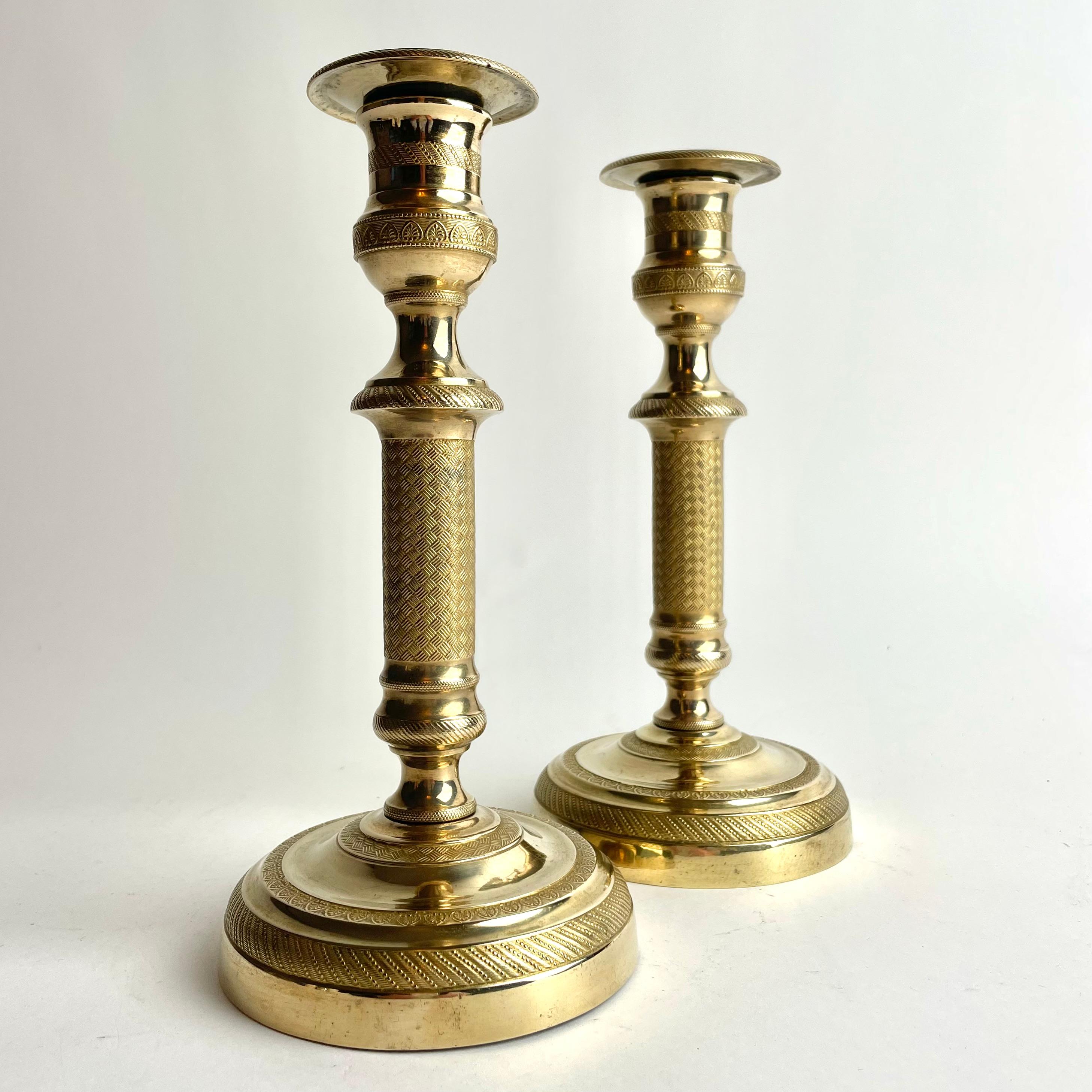 Francese Pair of French Empire Gilt Bronze Candlesticks, 1820s in vendita