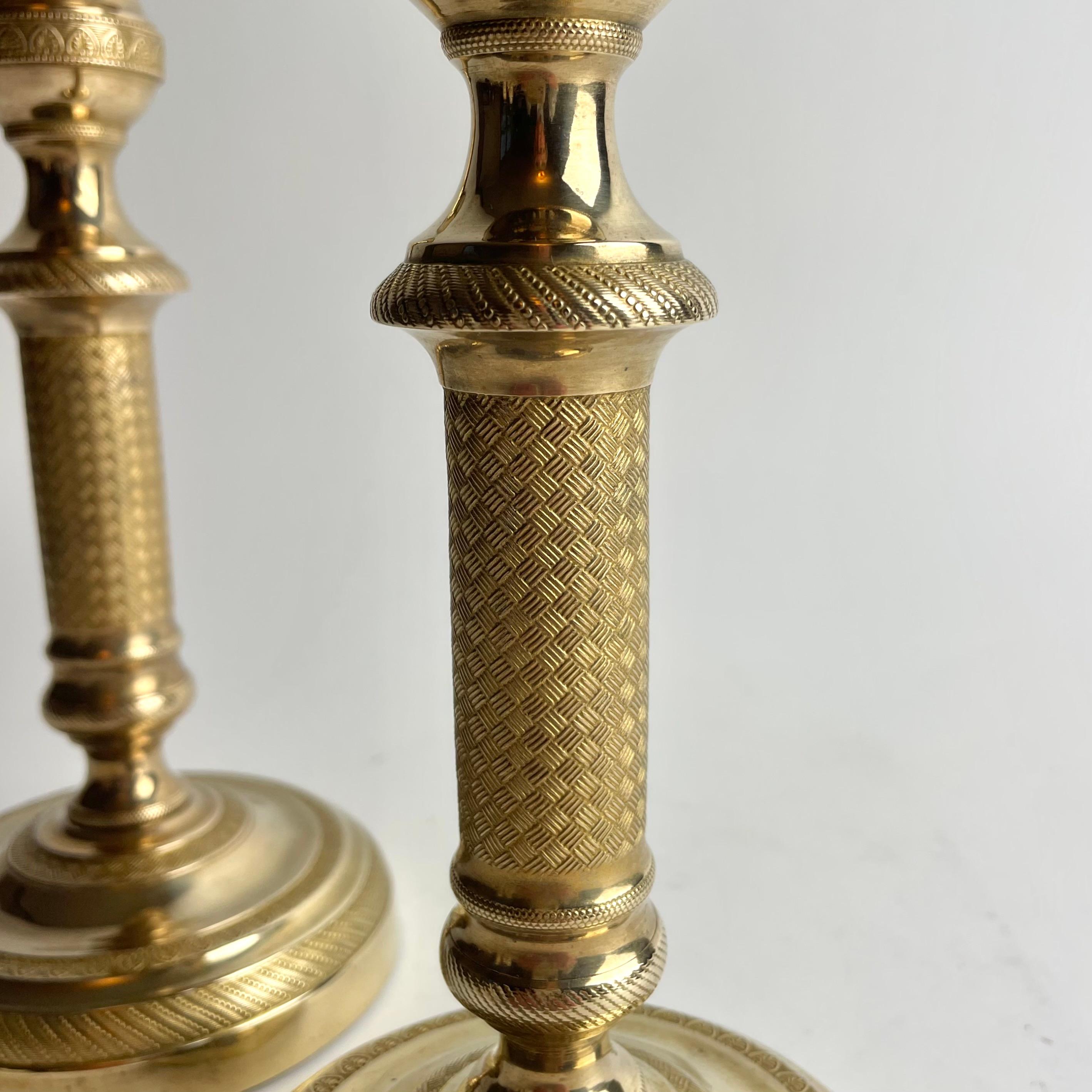 Pair of French Empire Gilt Bronze Candlesticks, 1820s In condizioni buone in vendita a Knivsta, SE
