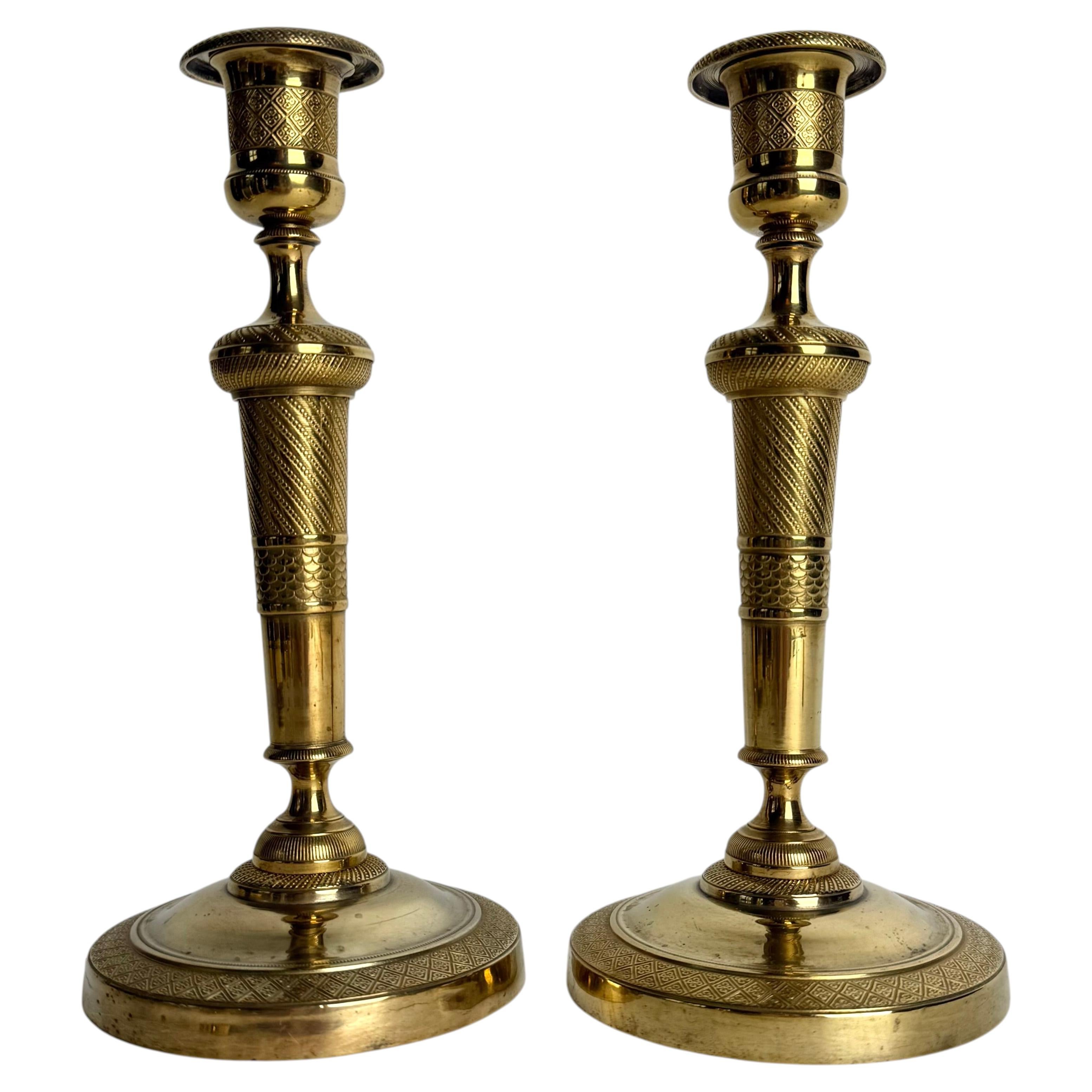 Pareja de candelabros de bronce dorado imperio francés, Francia, década de 1820 en venta