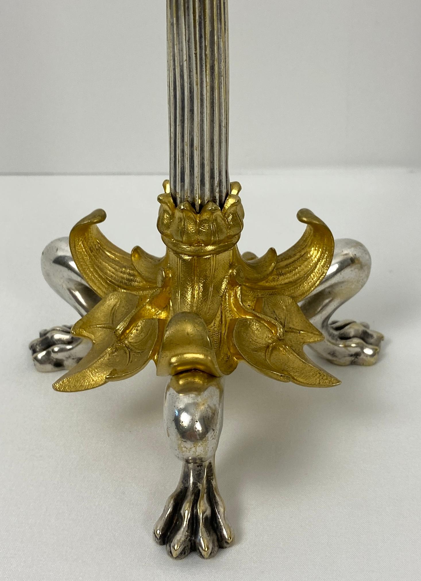 XIXe siècle Paire de chandeliers Empire en bronze doré avec pieds en sabots de faune, vers 1890 en vente