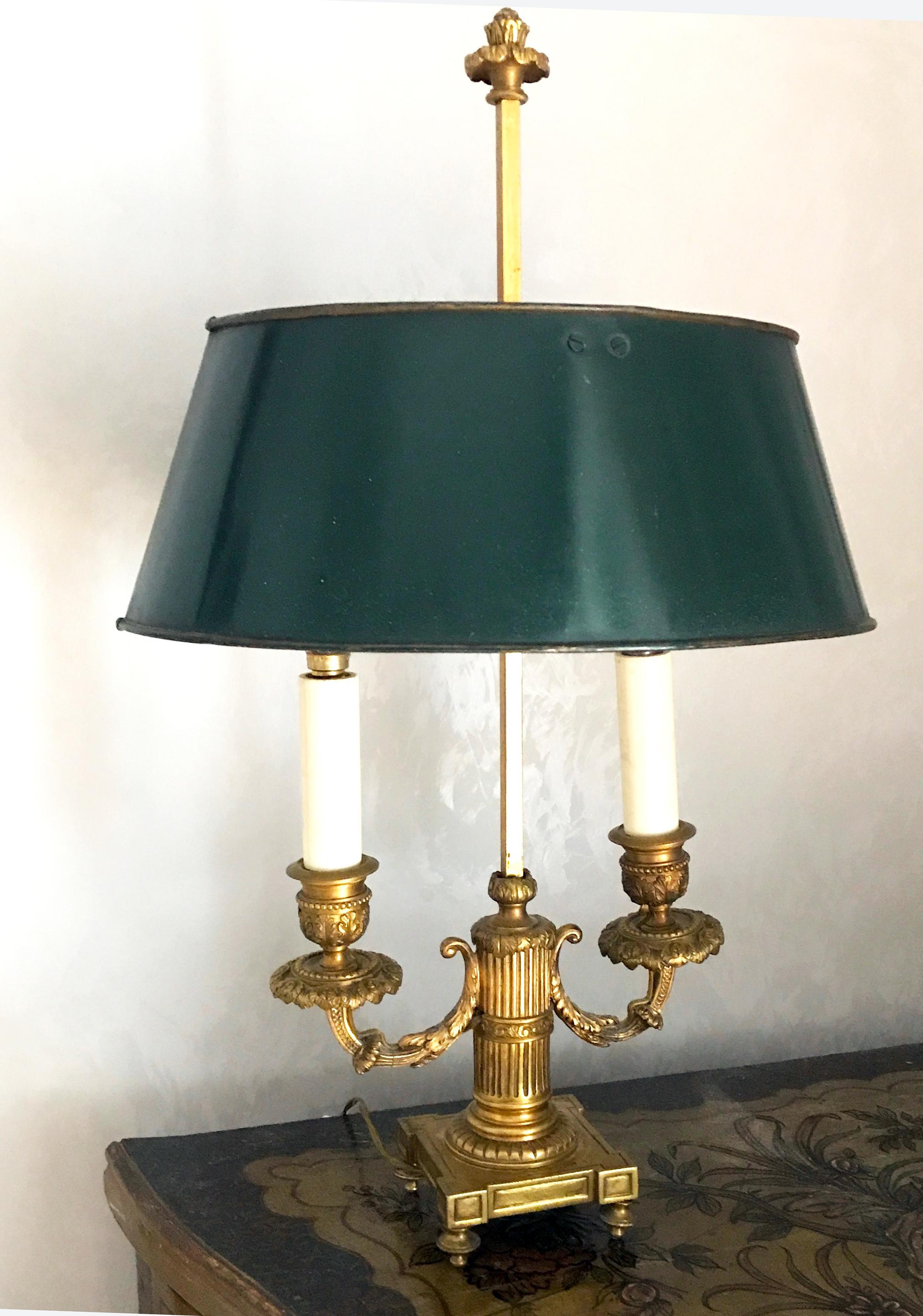 Paire de lampes bouillotte ou lampes de bureau à deux bras en bronze doré de style Empire français, 1815 en vente 6