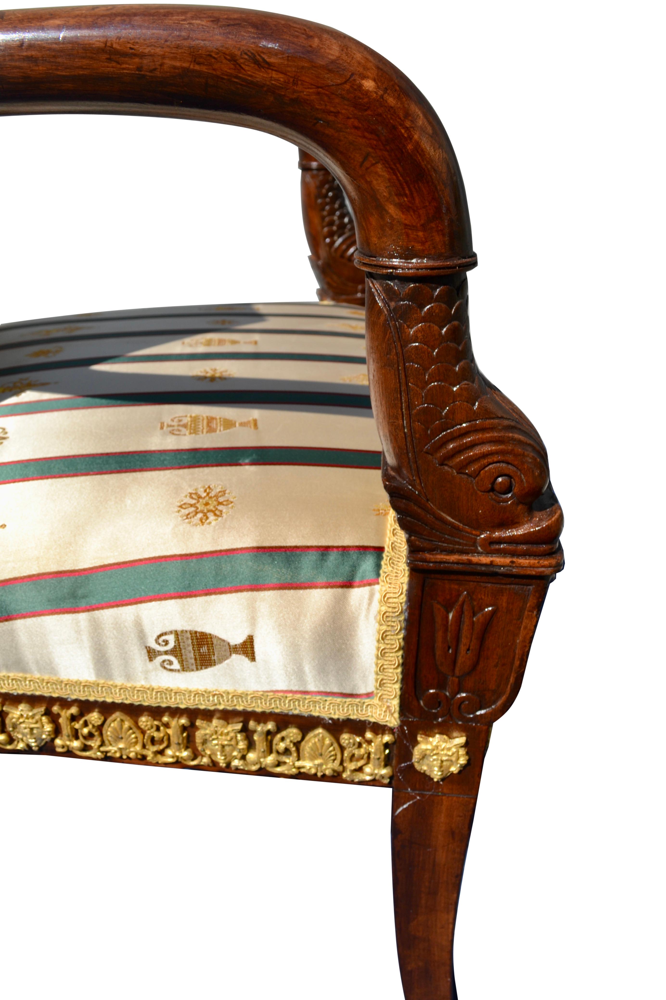 Paar französische Empire-Sessel aus Mahagoni und vergoldeter Bronze im Angebot 2