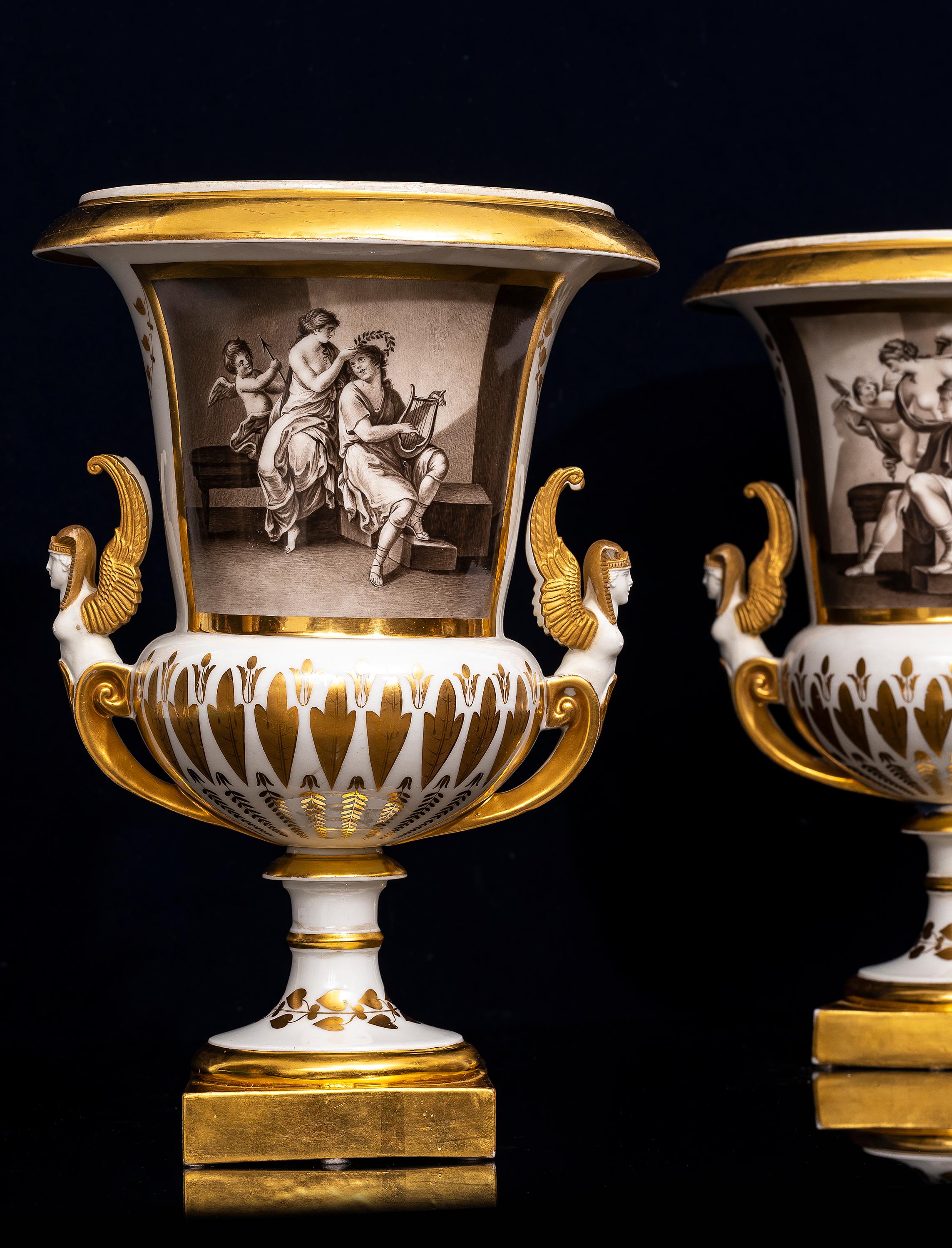 Sculpté à la main Paire de vases en porcelaine Locre de style néo-égyptien d'époque Empire français en vente