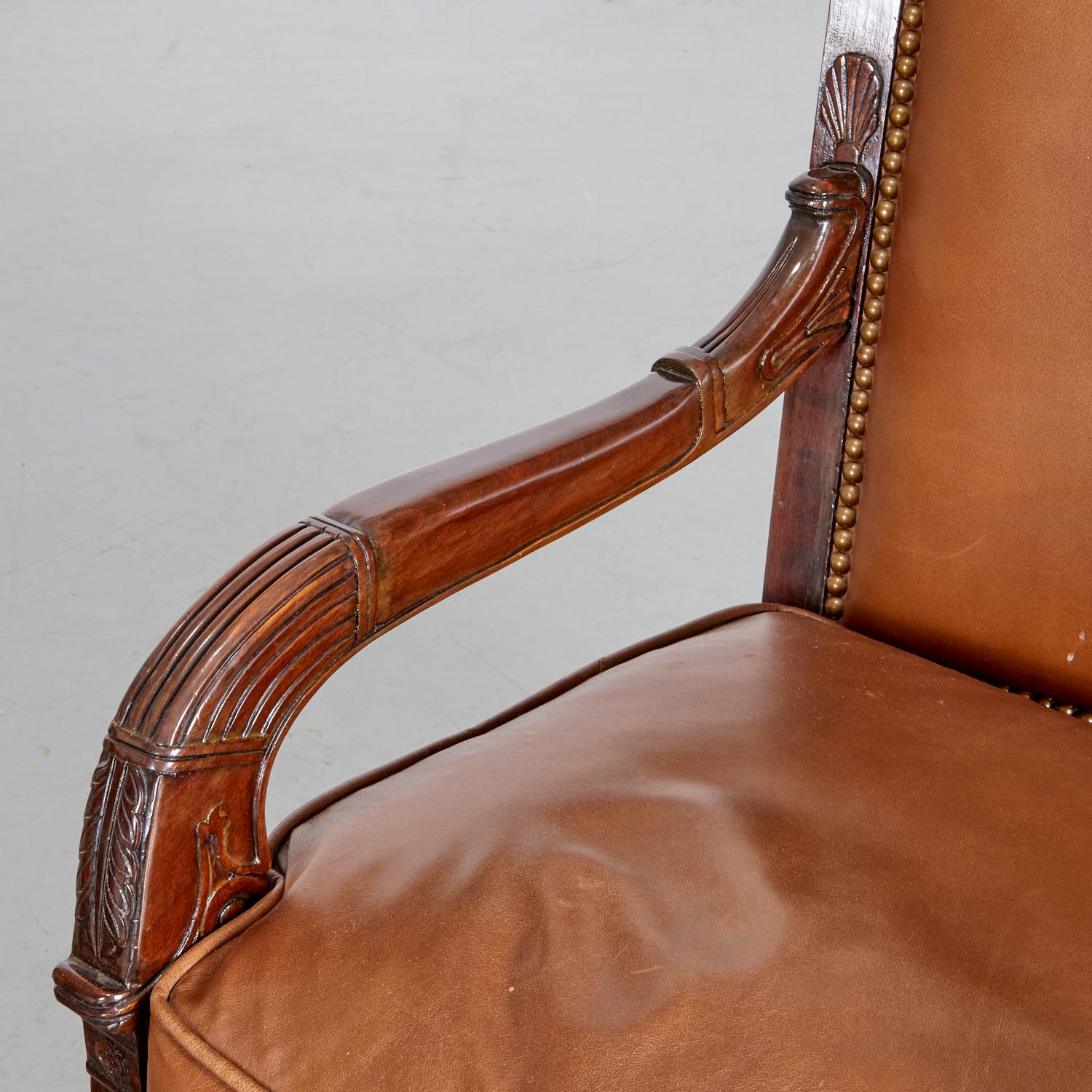Paar französische Fauteuils aus der Empire-Zeit mit Vintage-Polsterung,  Anfang 19. Jh. (19. Jahrhundert) im Angebot