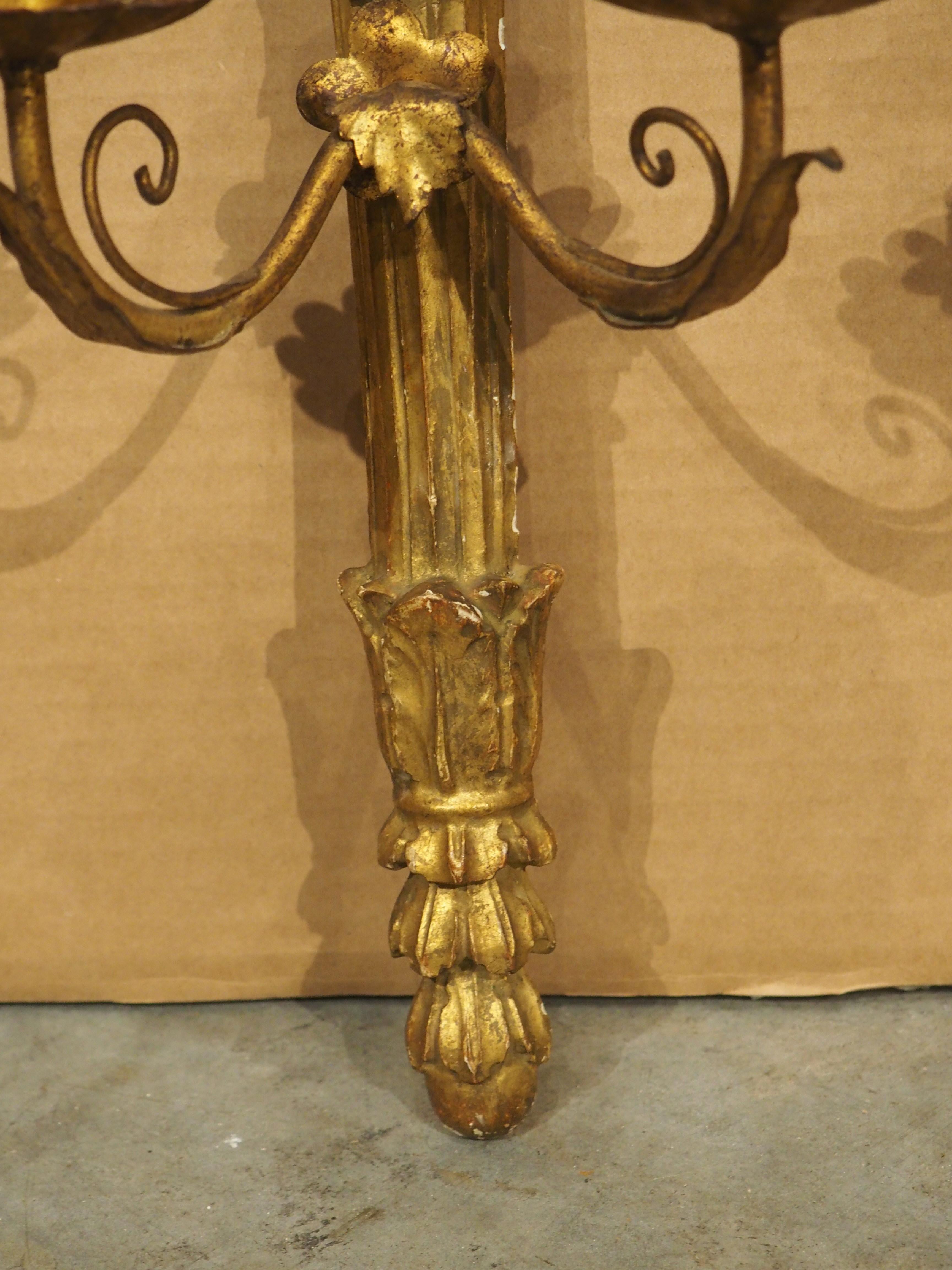 Paire d'appliques en bois doré d'époque Empire français, vers 1815 en vente 4