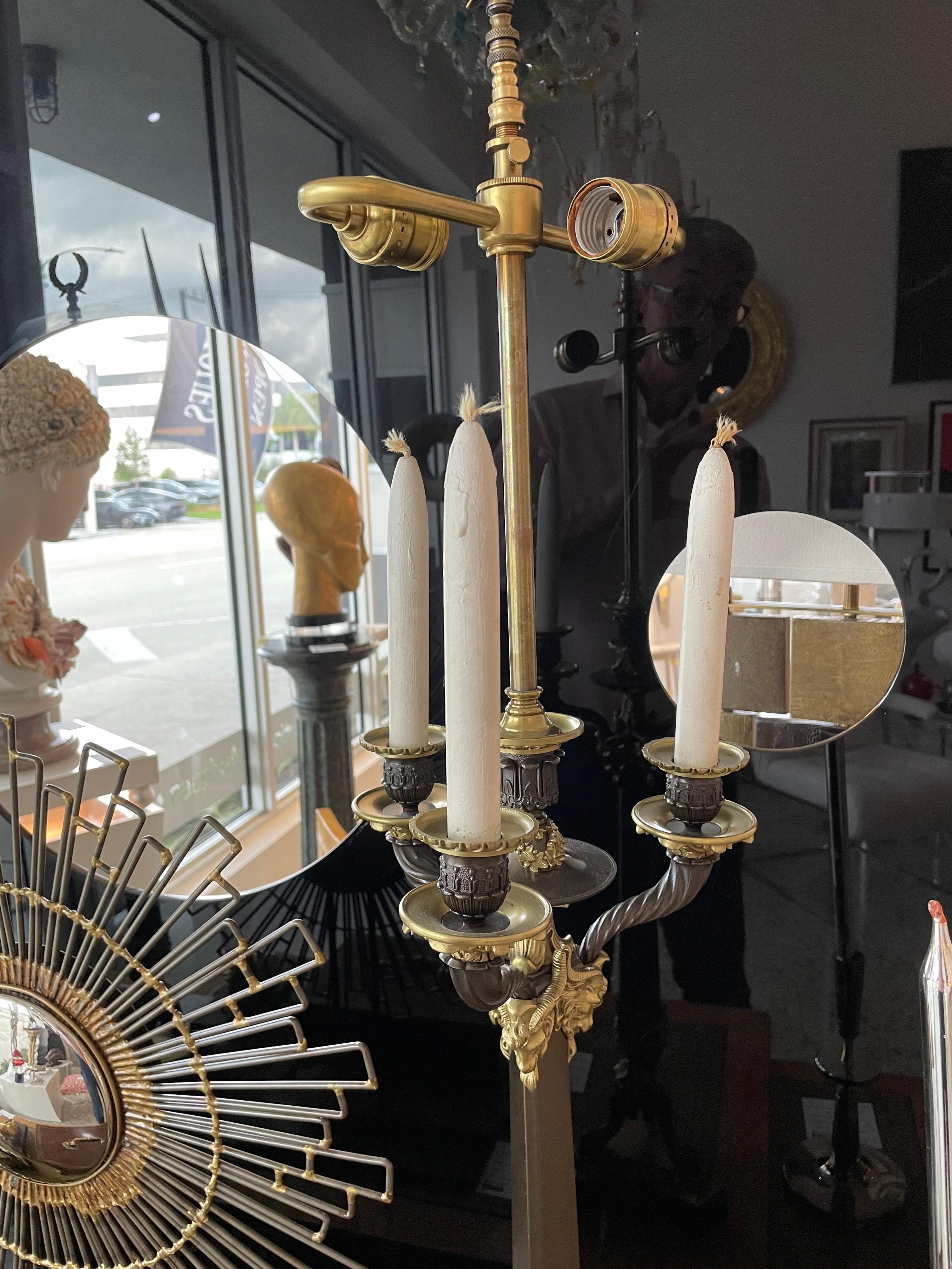 Paar franzsische Empire-Revival-Tischlampen mit Kandelabern (Französisch) im Angebot