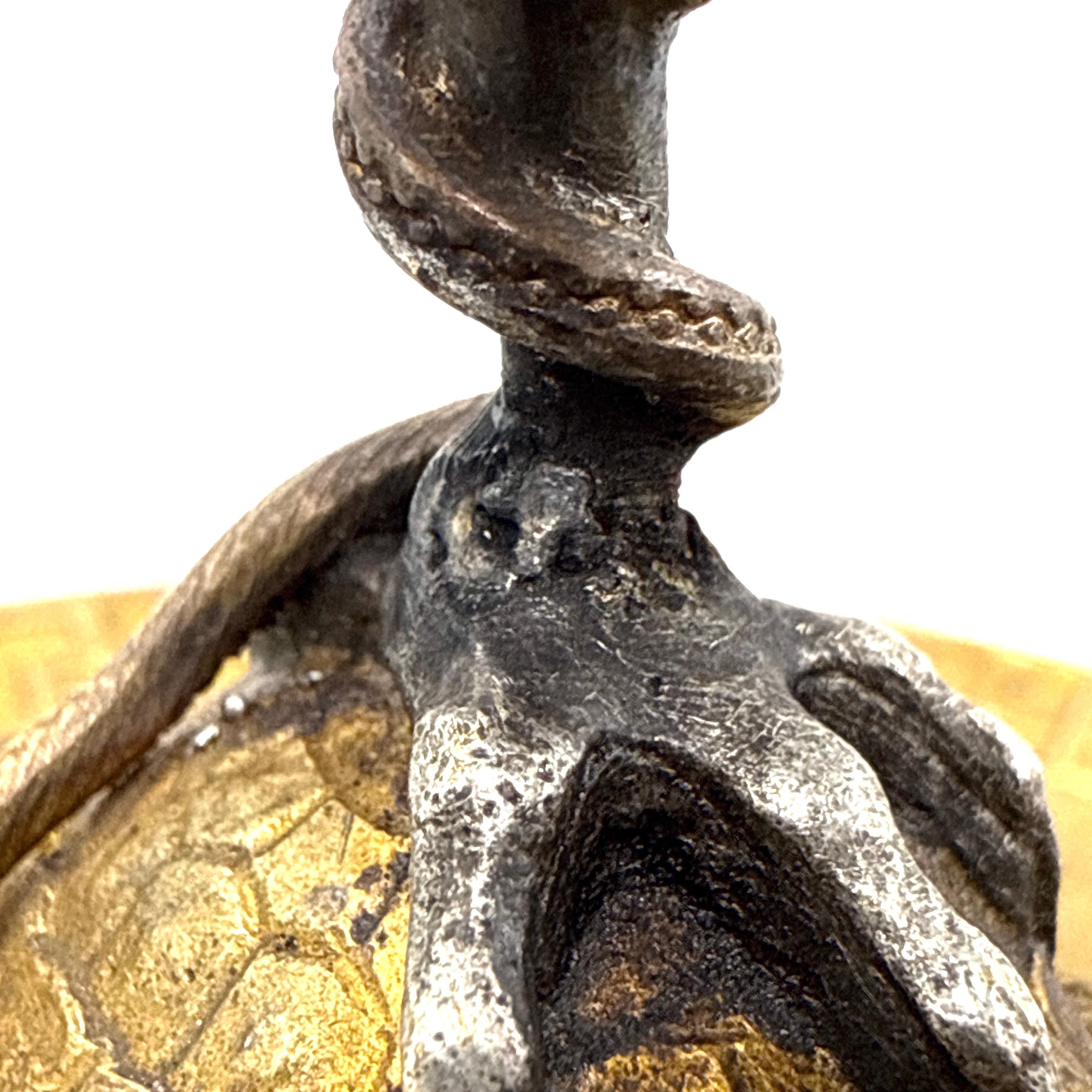 Pareja de candelabros de bronce dorado y patinado de renacimiento imperio francés en venta 7