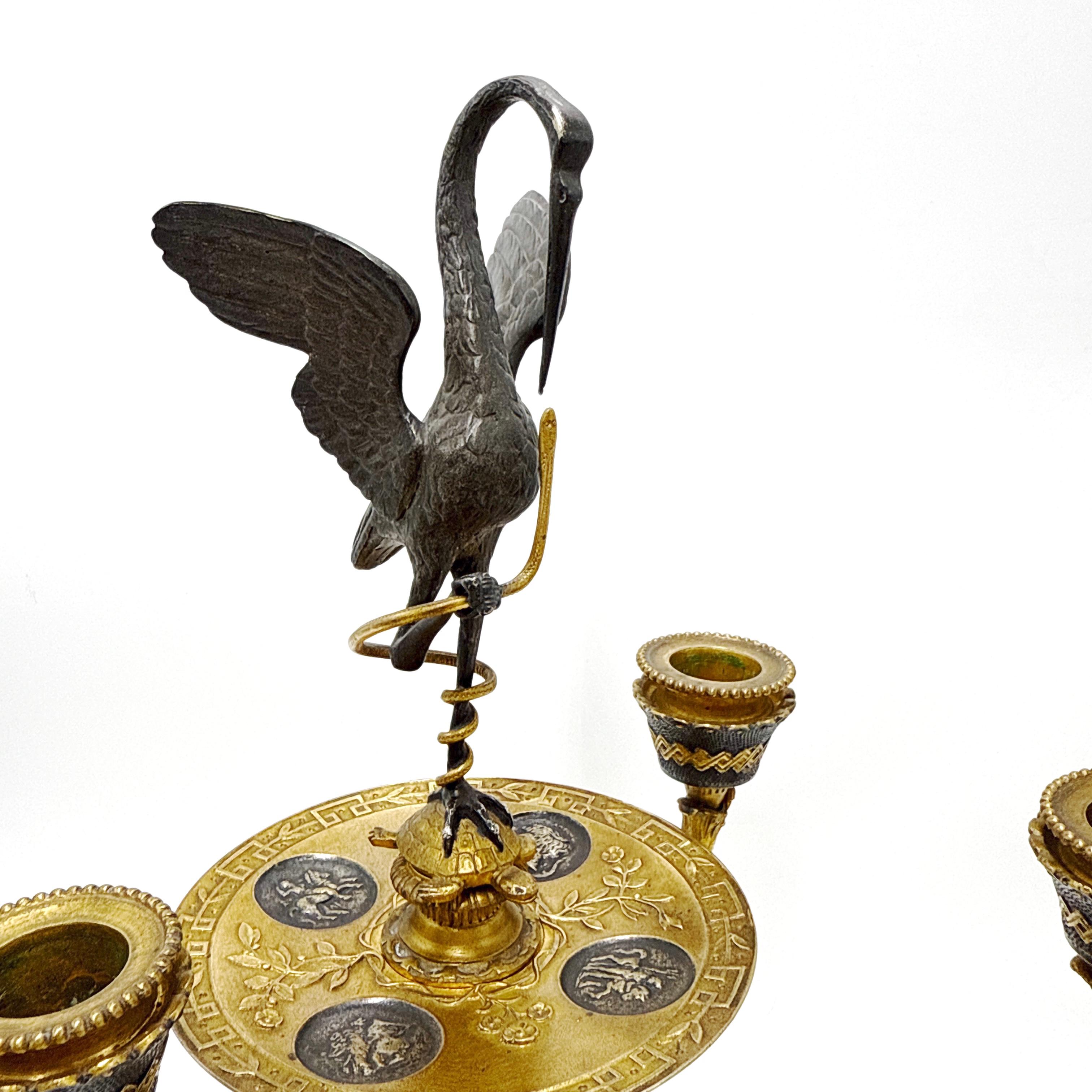 Pareja de candelabros de bronce dorado y patinado de renacimiento imperio francés en venta 1