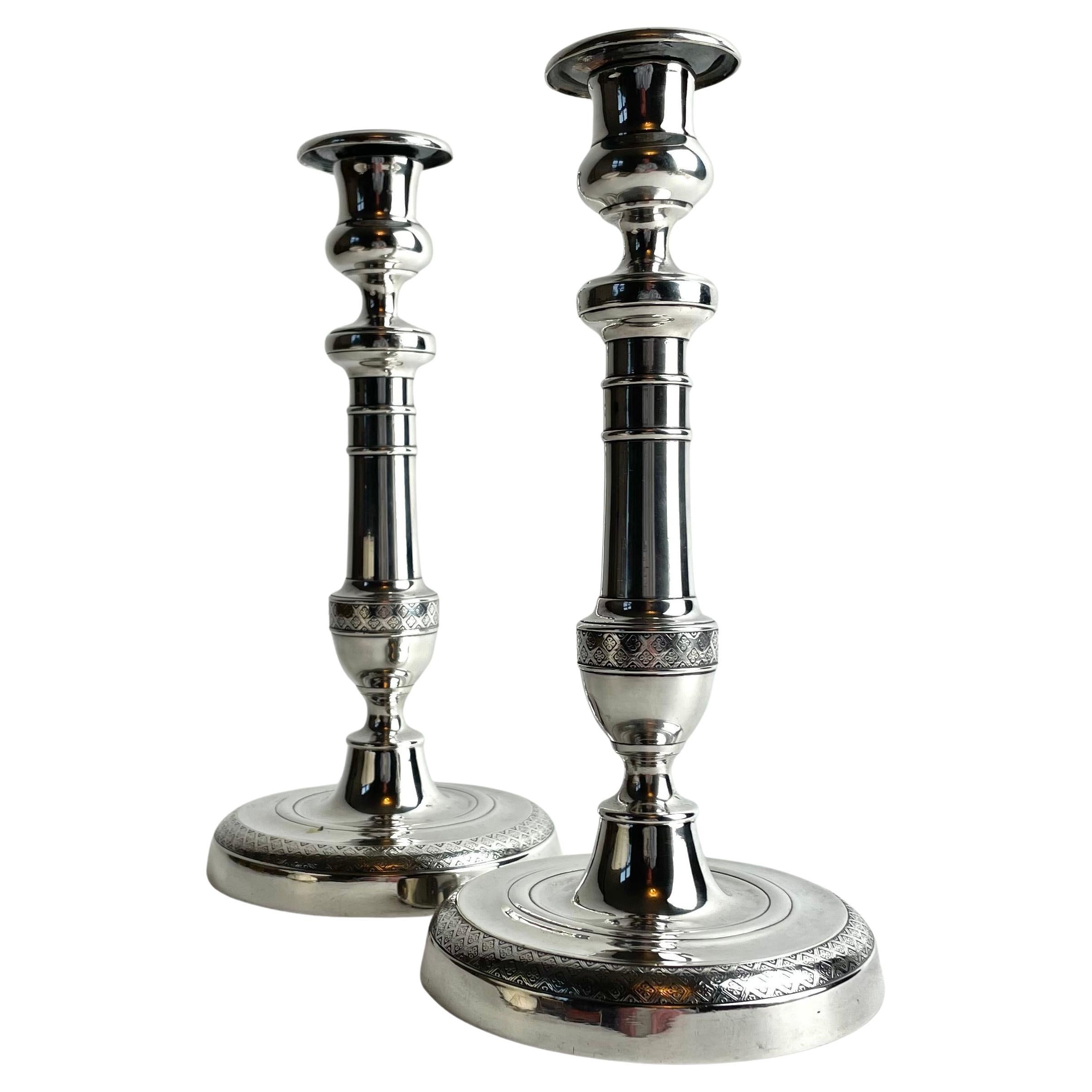 Coppia di candelabri francesi in bronzo argentato stile Impero, anni '20 del XIX secolo