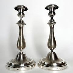 Pareja de candeleros imperio francés de bronce plateado Ciselé de la década de 1820