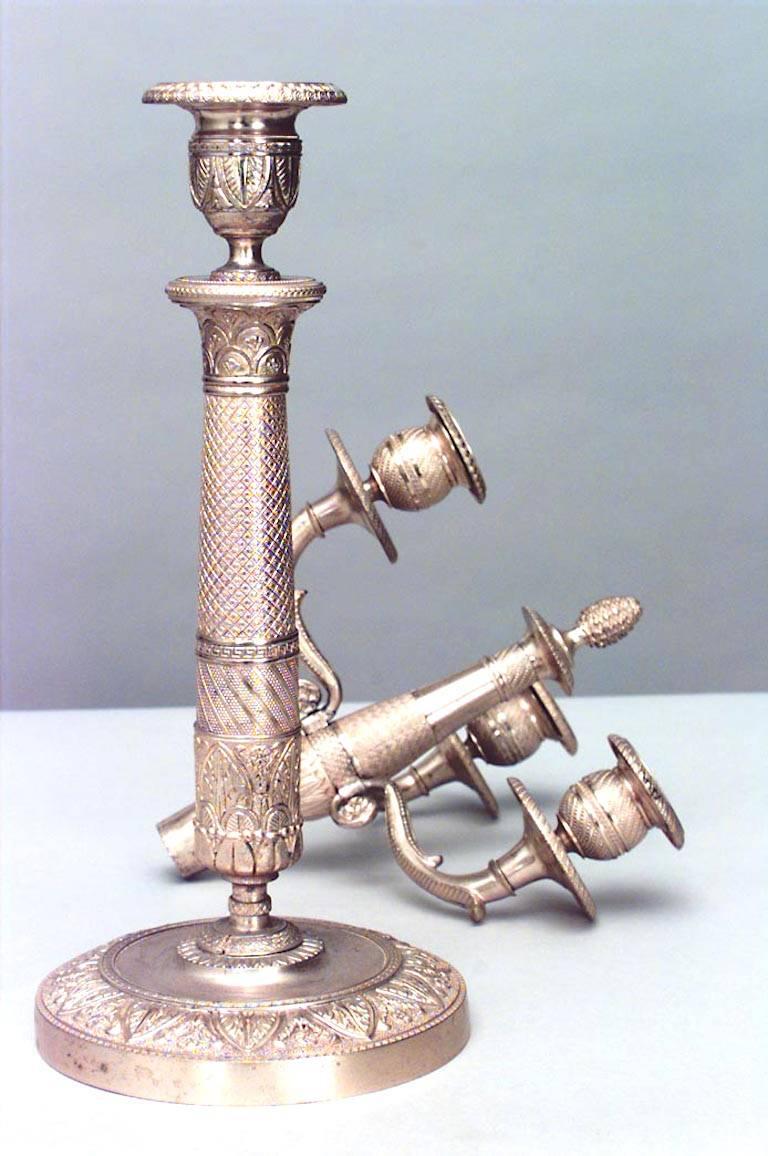 Paar französische Empire Bronze Dore Kandelaber (Französisch) im Angebot