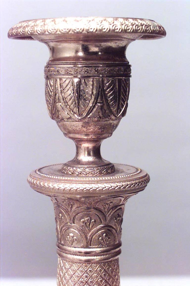 Paar französische Empire Bronze Dore Kandelaber (19. Jahrhundert) im Angebot