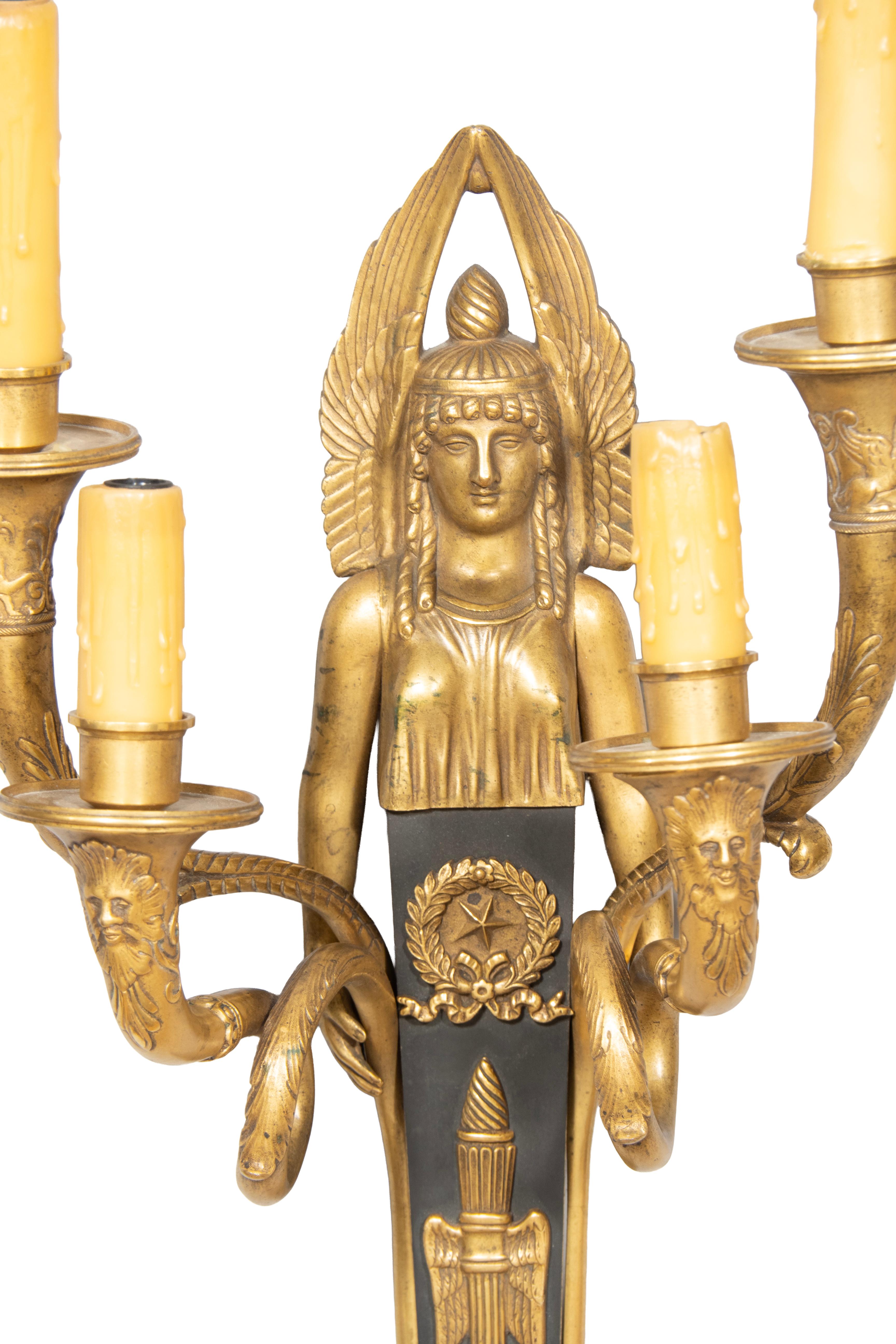 Français Paire d'appliques en bronze de style Empire français en vente