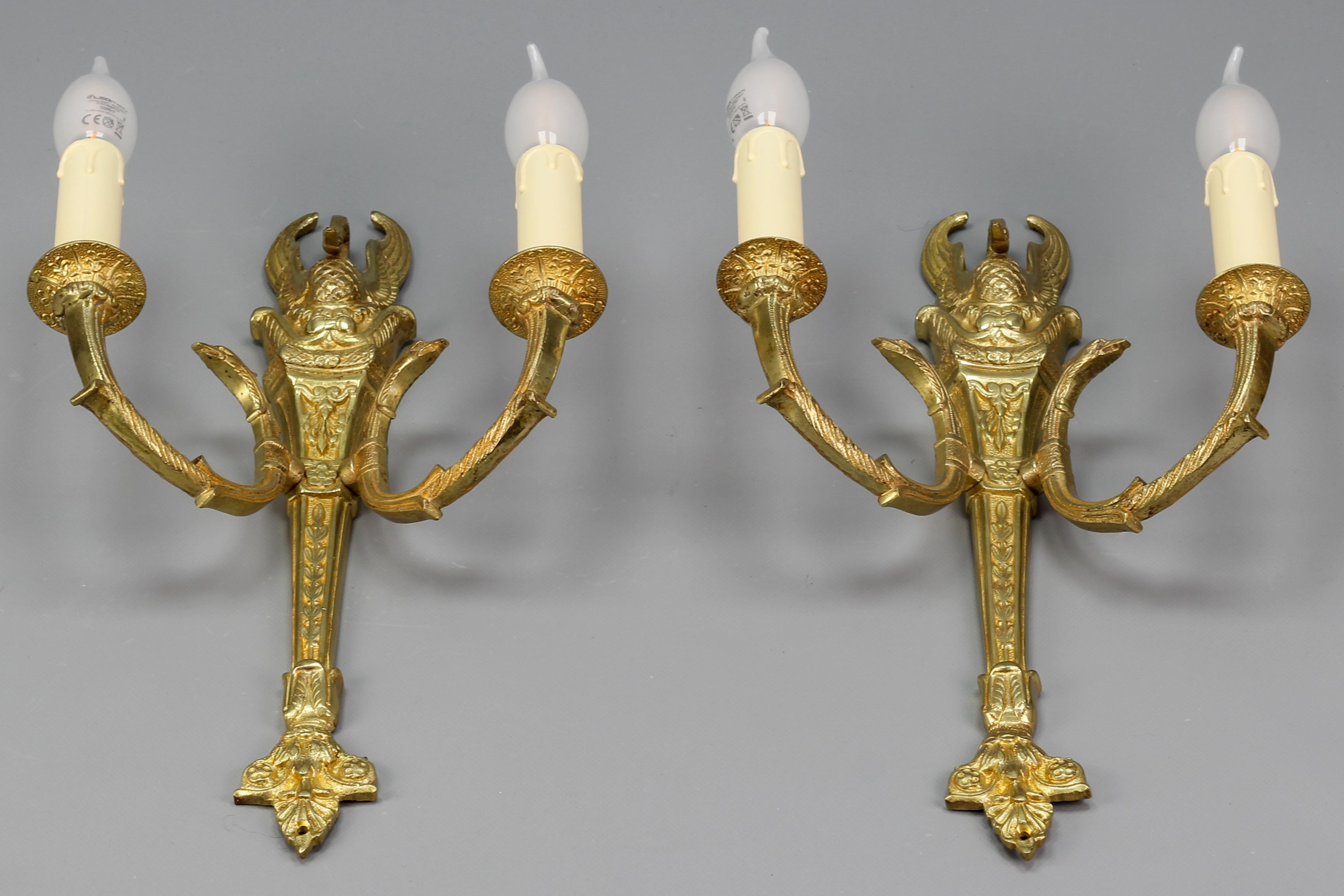 Zwei vergoldete Bronze-Wandleuchter im französischen Empire-Stil mit zwei Leuchten, frühes 20. Jahrhundert im Angebot 14
