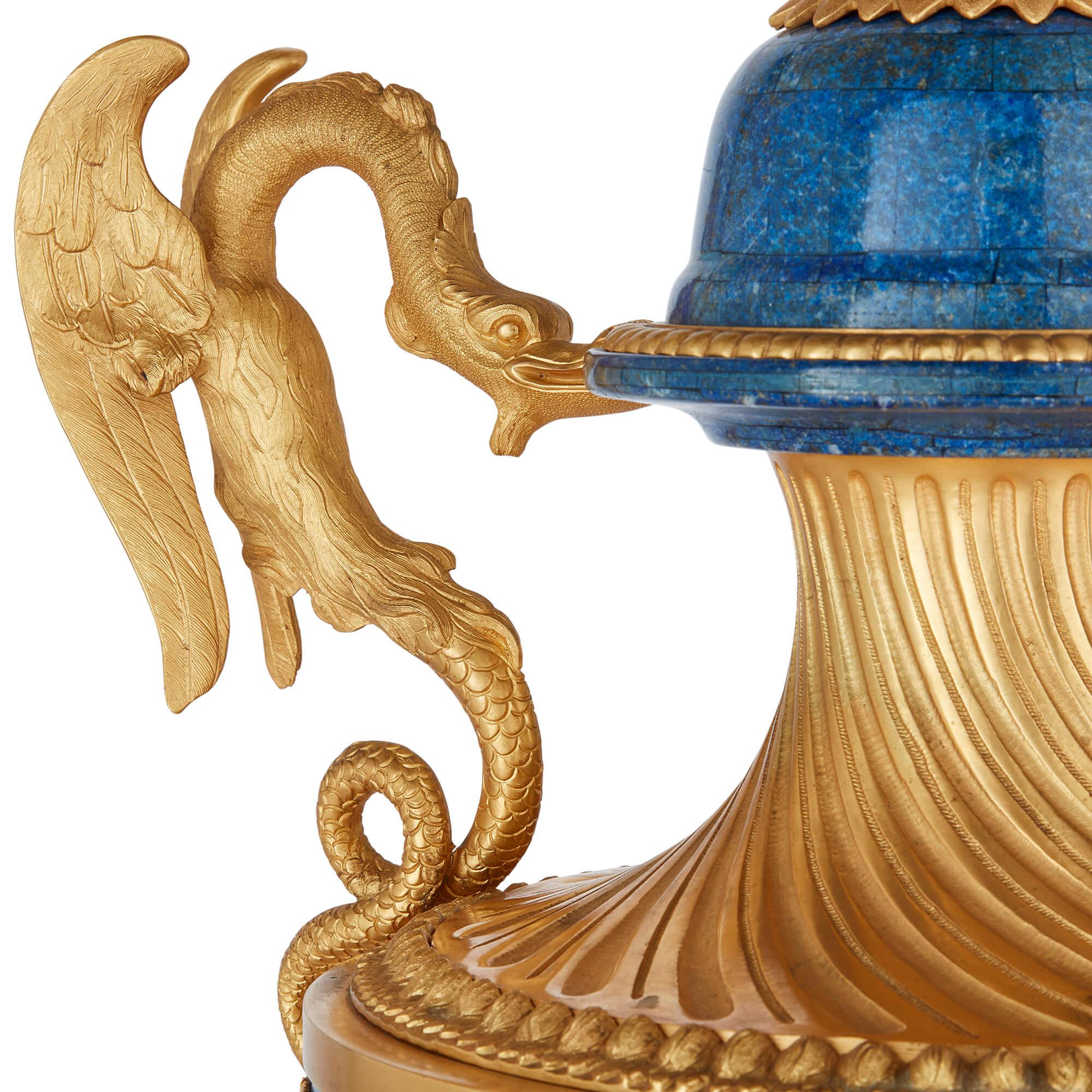 Paar französische Vasen im Empire-Stil aus Malachit, Lapislazuli und Goldbronze im Zustand „Gut“ im Angebot in London, GB