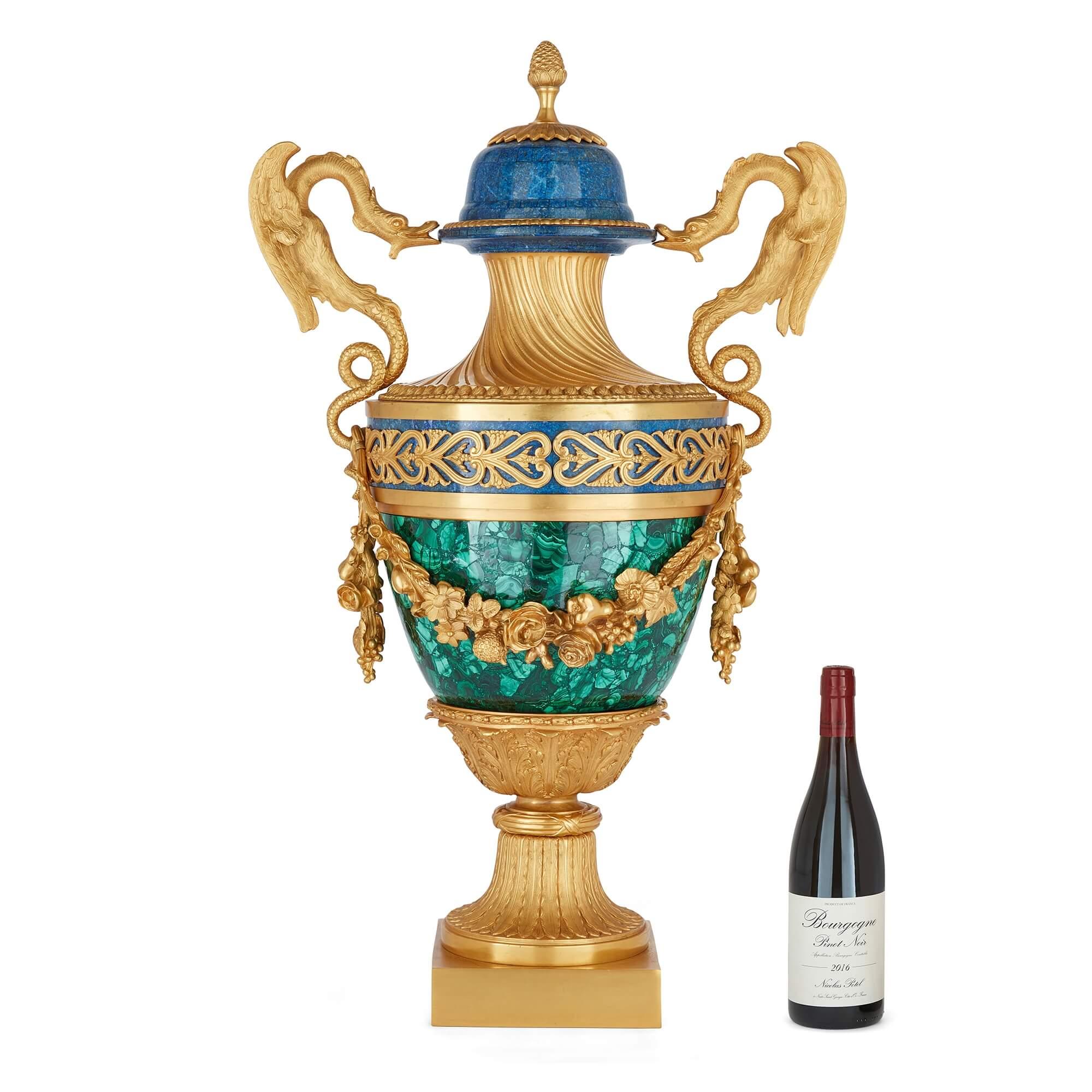 Paar französische Vasen im Empire-Stil aus Malachit, Lapislazuli und Goldbronze (Lapis Lazuli) im Angebot