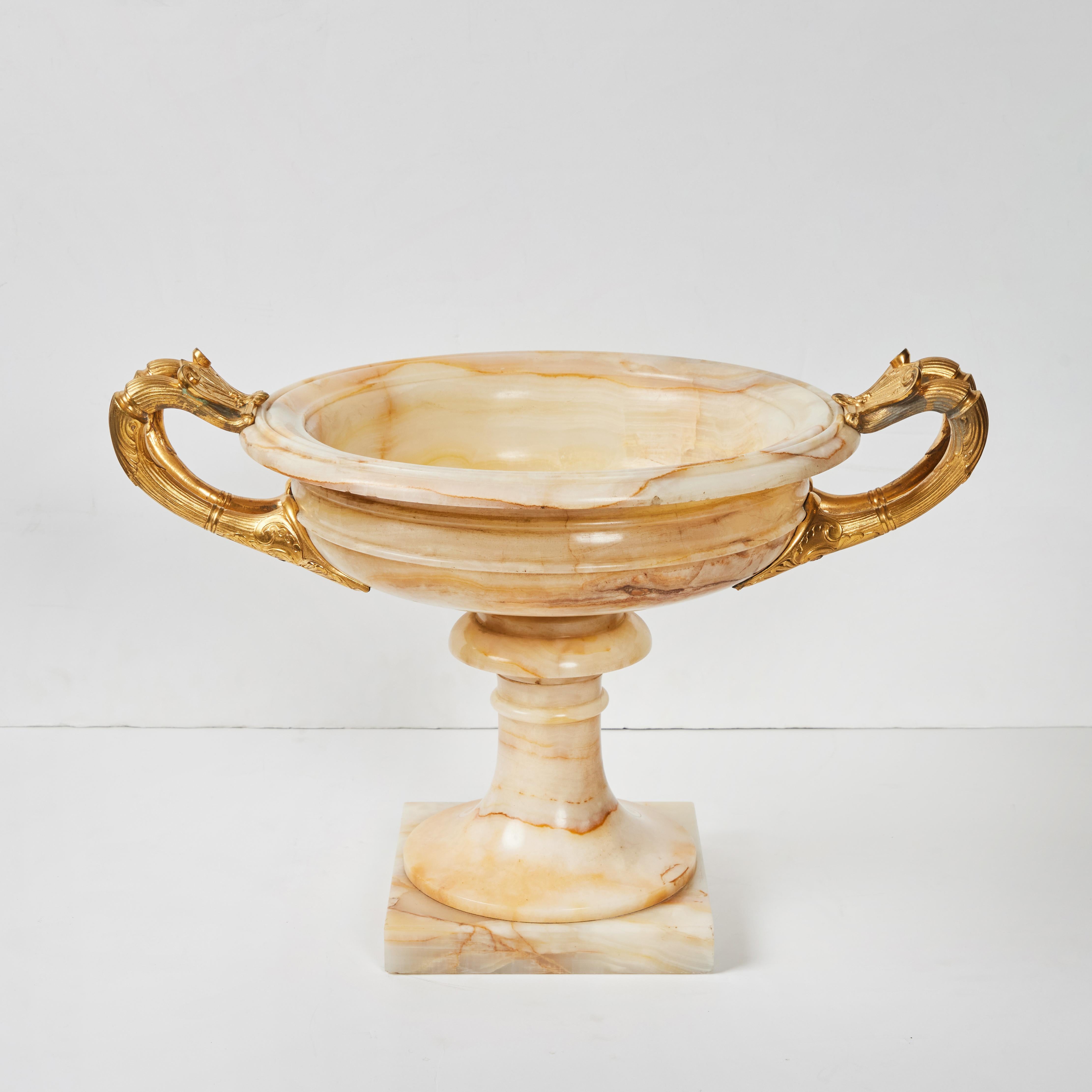Coppia di tazze in onice e bronzo dorato in stile impero francese in vendita 2
