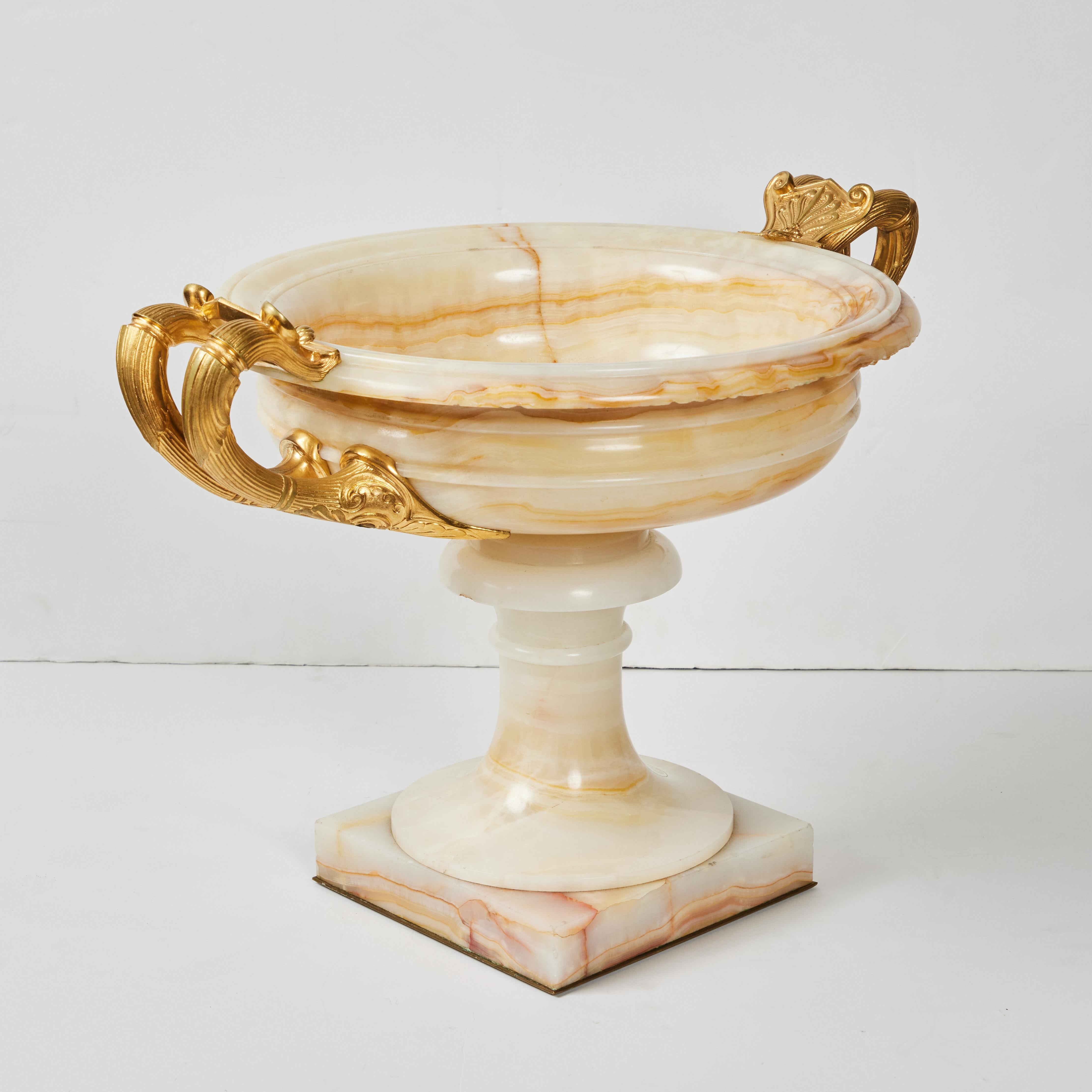 Bronzo Coppia di tazze in onice e bronzo dorato in stile impero francese in vendita