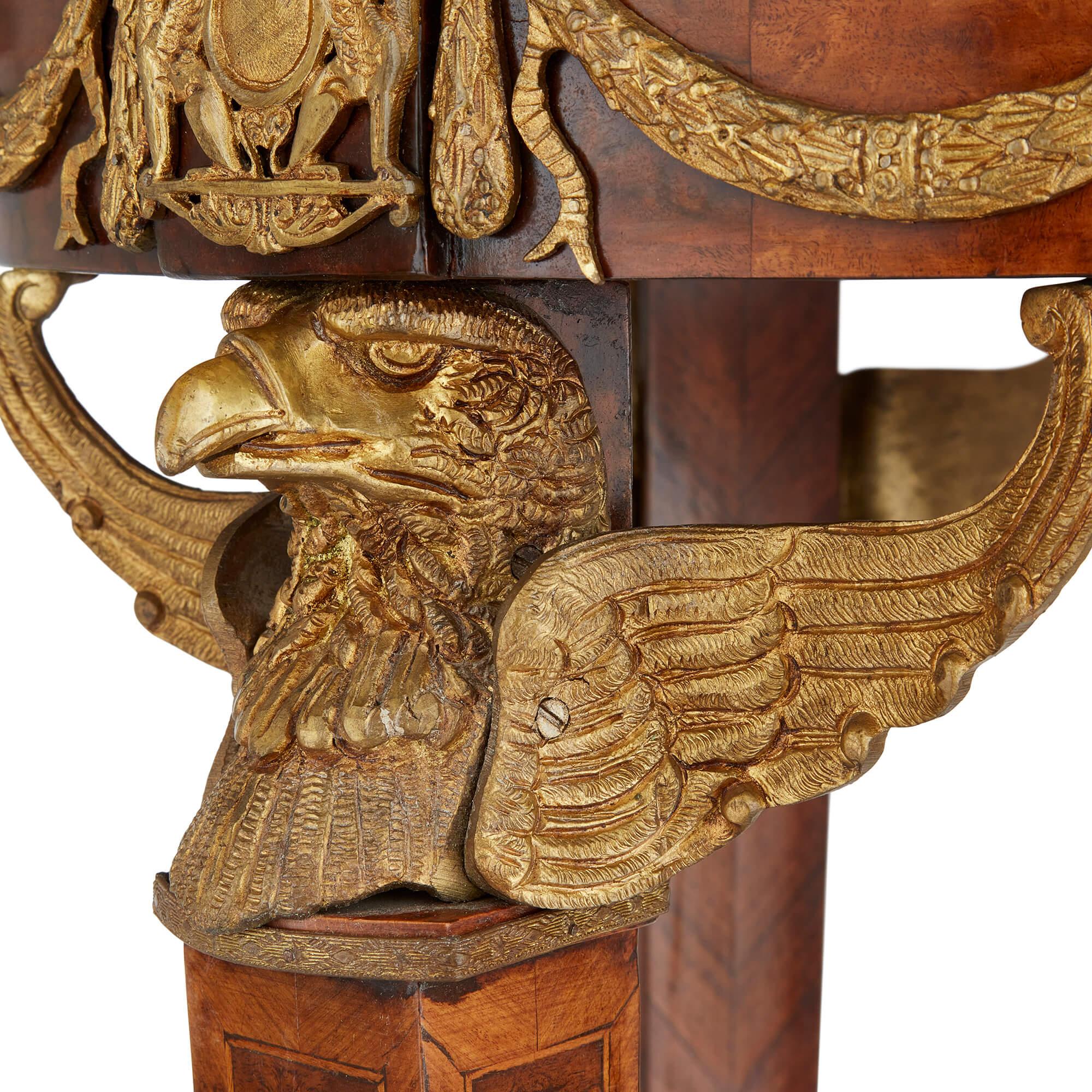 Bronze doré Paire de piédestaux de style Empire français en bronze doré, bois et marbre en vente