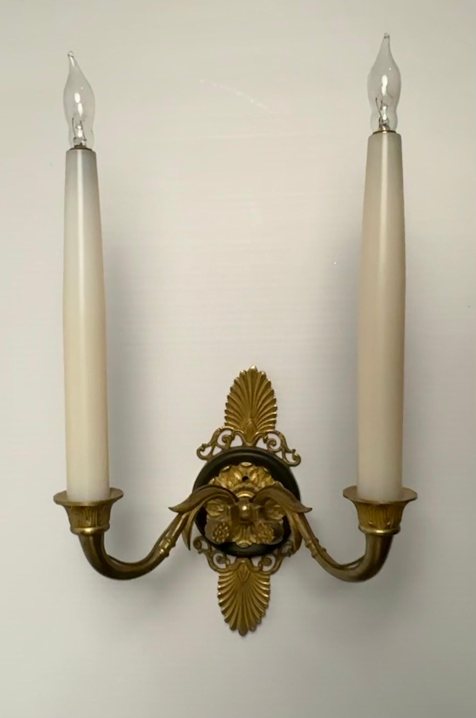 Pareja de Apliques de Dos Luces Estilo Imperio Francés principios del siglo XX en venta