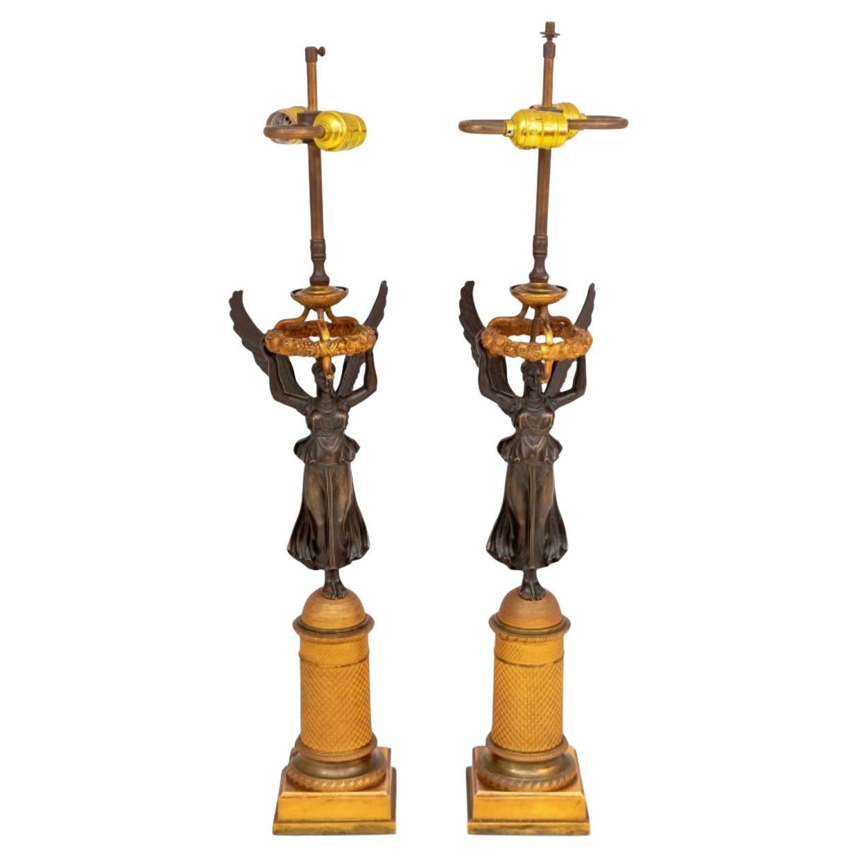 Paire de lampes de l'Empire français en bronze « Victorie ailée »