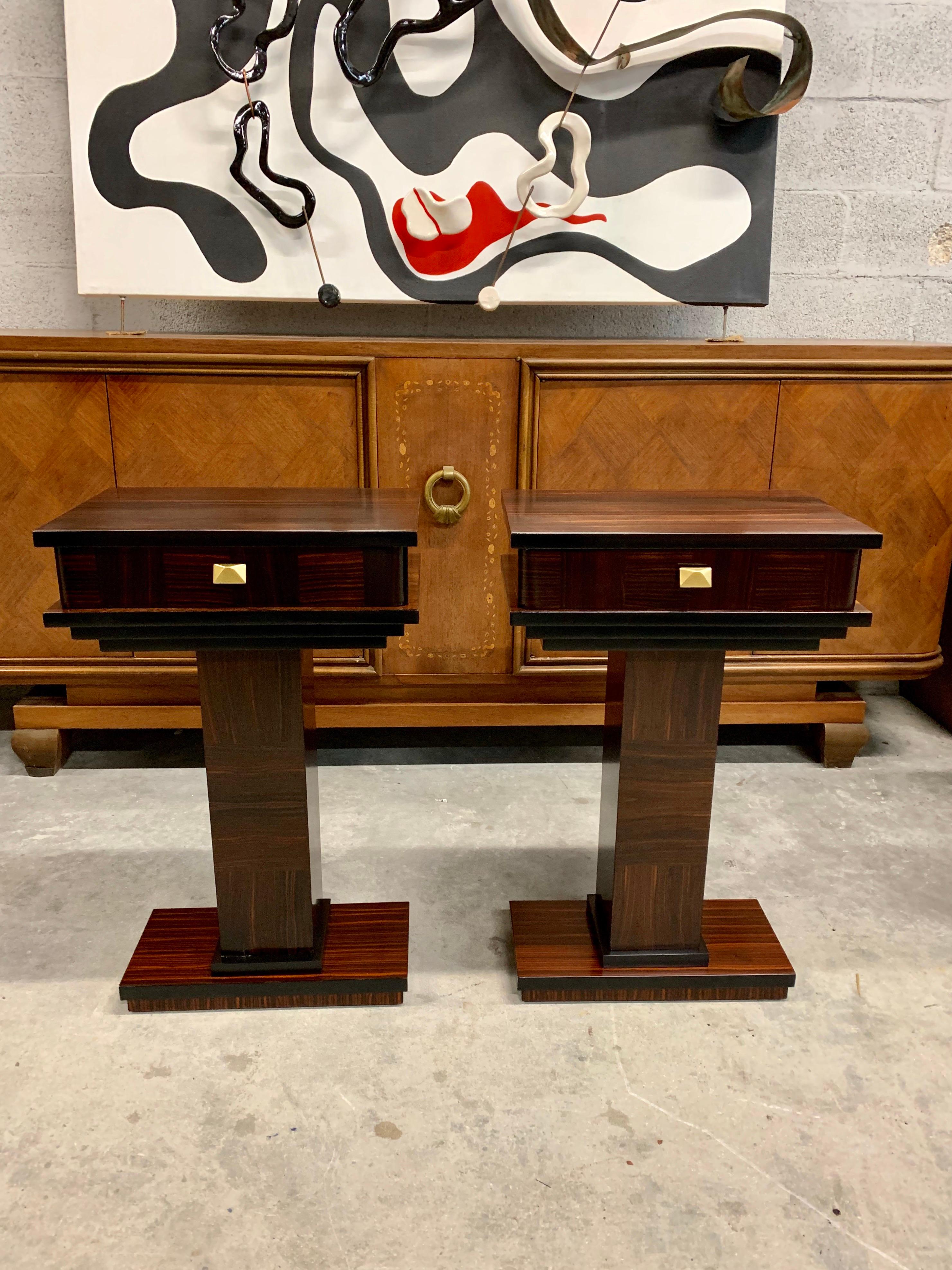 Pair of French Exotic Macassar Ebony Nightstand or Side Tables, 1940s (Französisch)