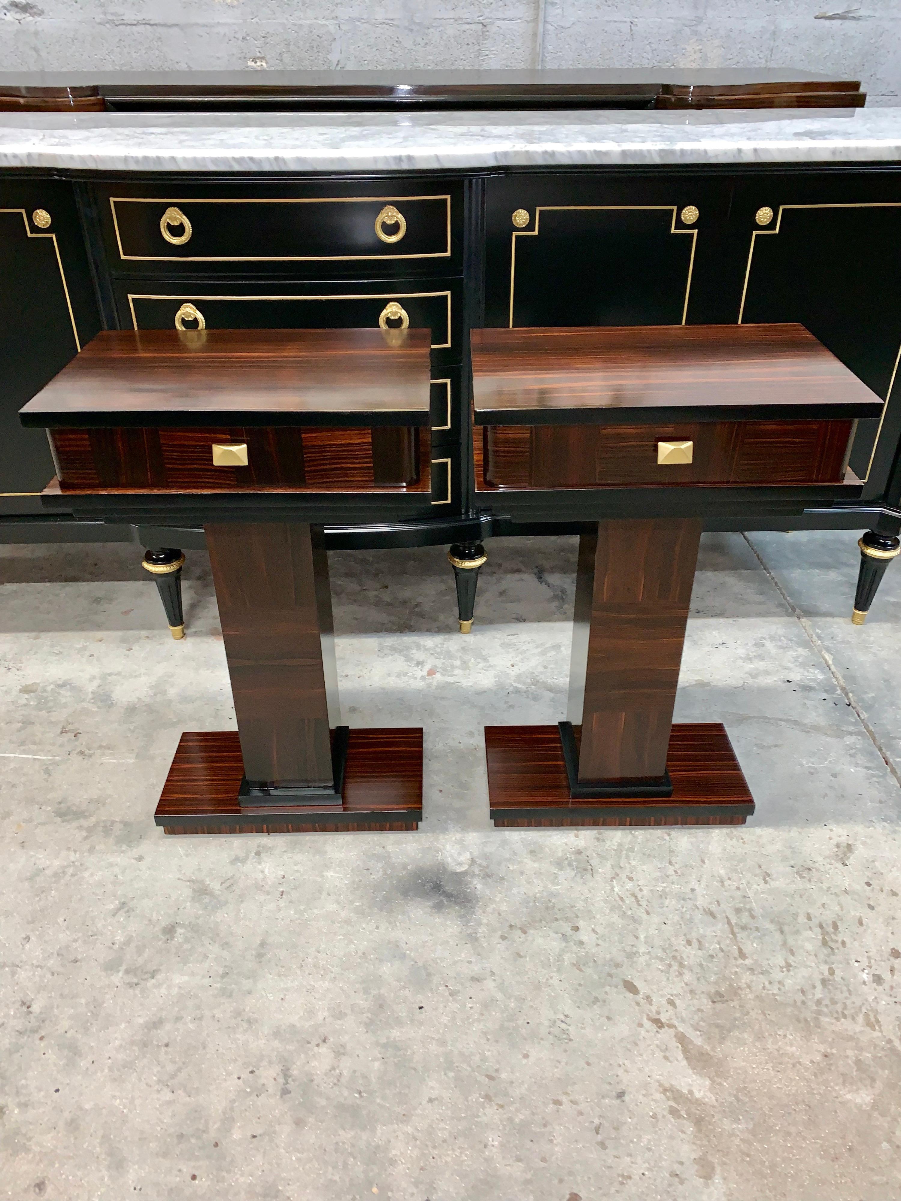 Pair of French Exotic Macassar Ebony Nightstand or Side Tables, 1940s im Zustand „Gut“ in Hialeah, FL