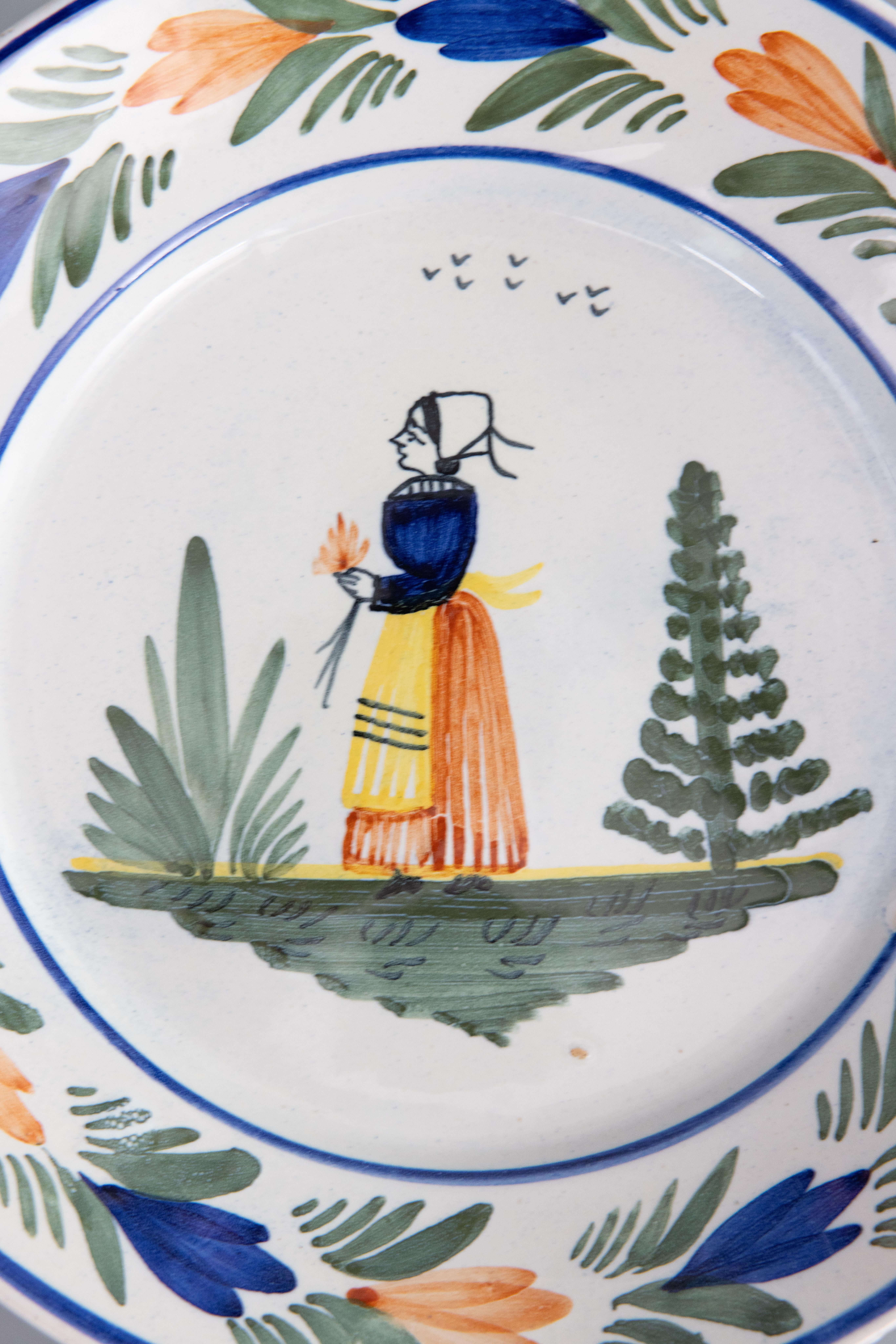Faïence Paire d'assiettes Quimper en faïence française, vers 1920 en vente