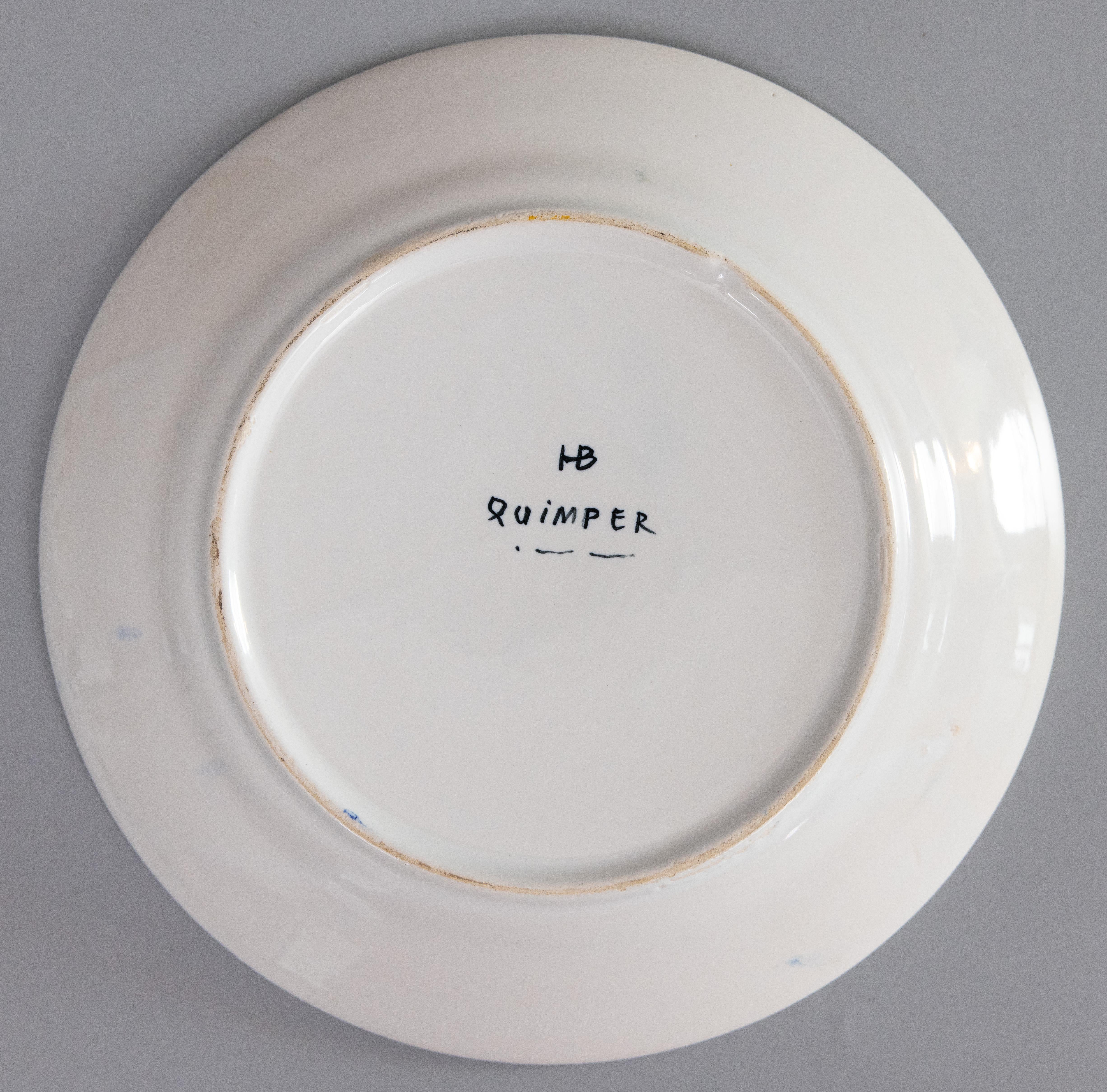 Paire d'assiettes Quimper en faïence française, vers 1920 en vente 2