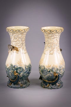 Paire de vases en faïence française, Luneville, datant d'environ 1875