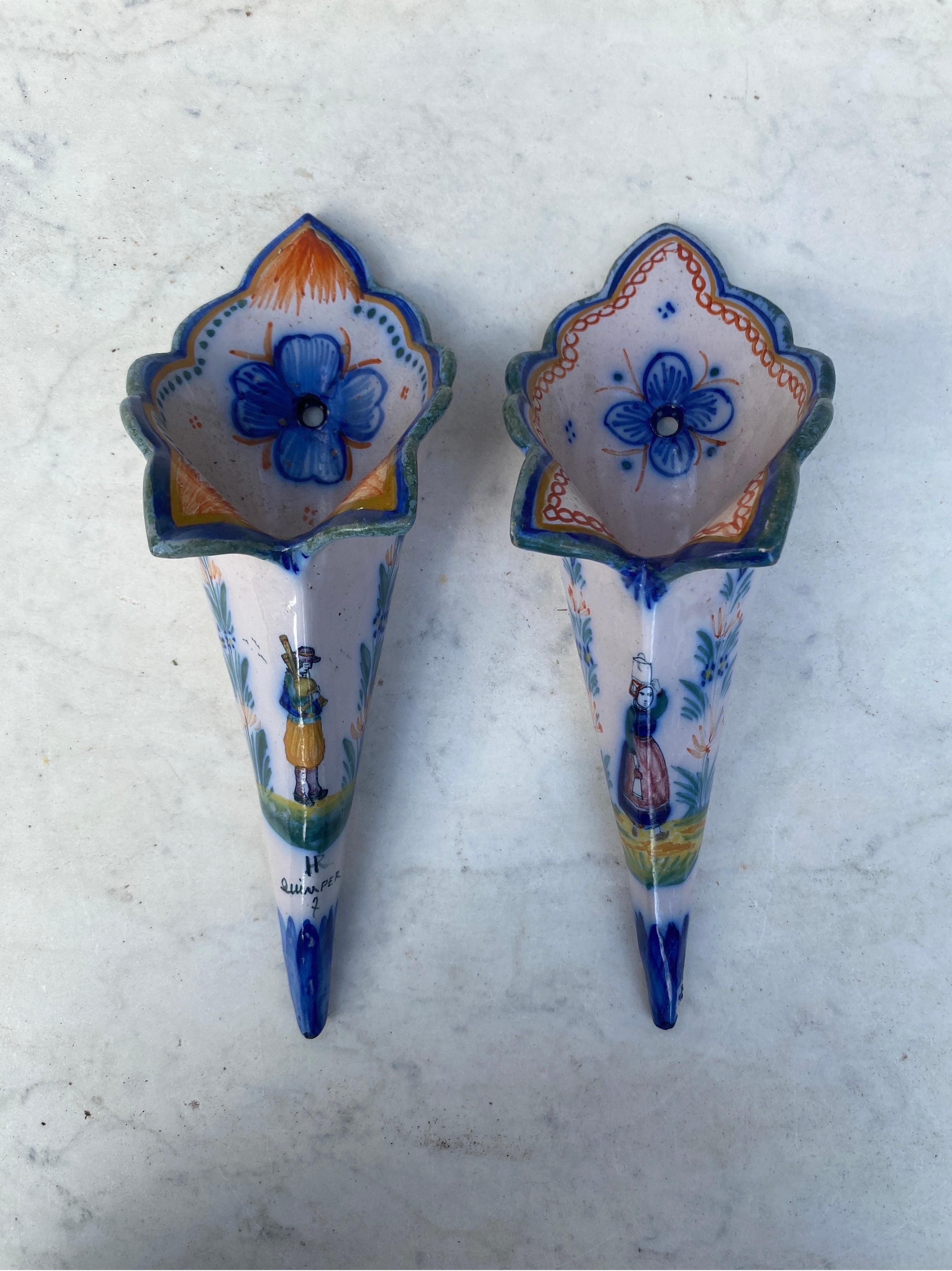 Pair of French Faience wall pocket signed Henriot Quimper HR , circa 1900.
Hand painted with a couple of bretons and flowers.