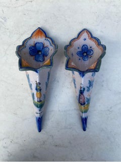 Paar französische Fayence-Wandtasche Henriot Quimper aus Fayence
