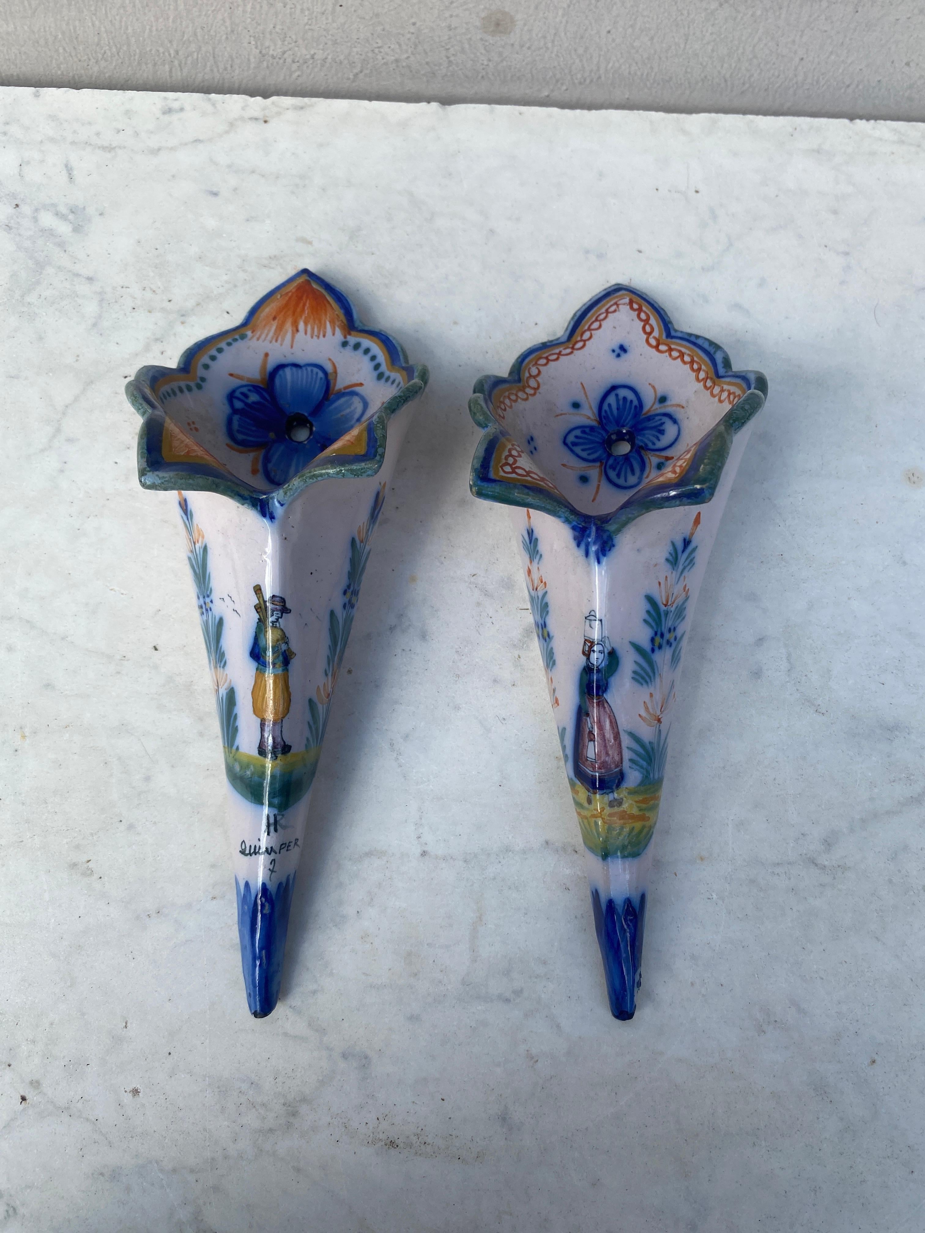 Pair of French Faience Wall Pocket Henriot Quimper In Good Condition For Sale In Austin, TX