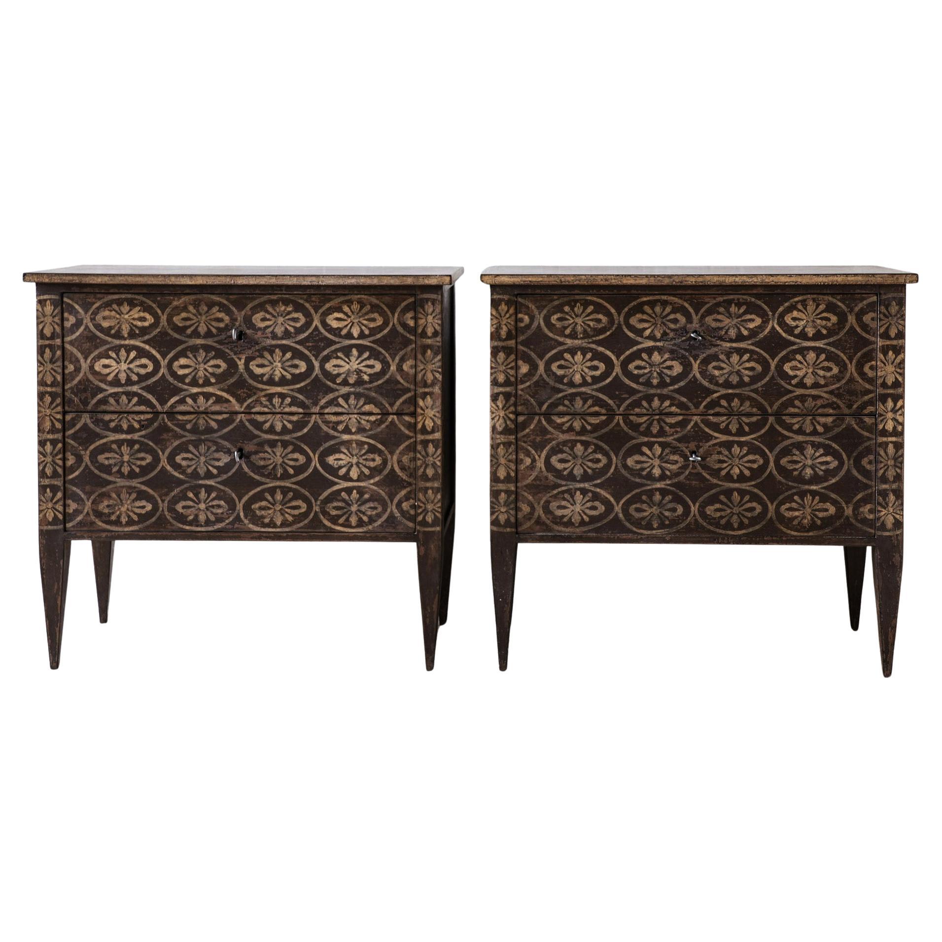 Zwei französische Nachttische im Landhausstil - Nachttische in Brown und Cream Patina im Angebot
