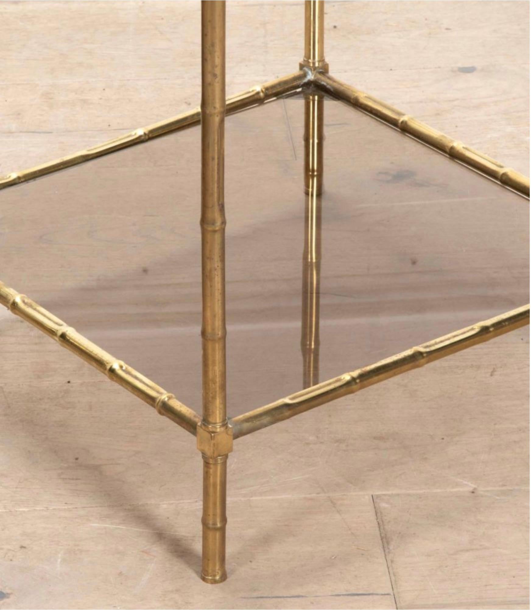 Français Paire de tables d'appoint françaises en faux bambou en vente