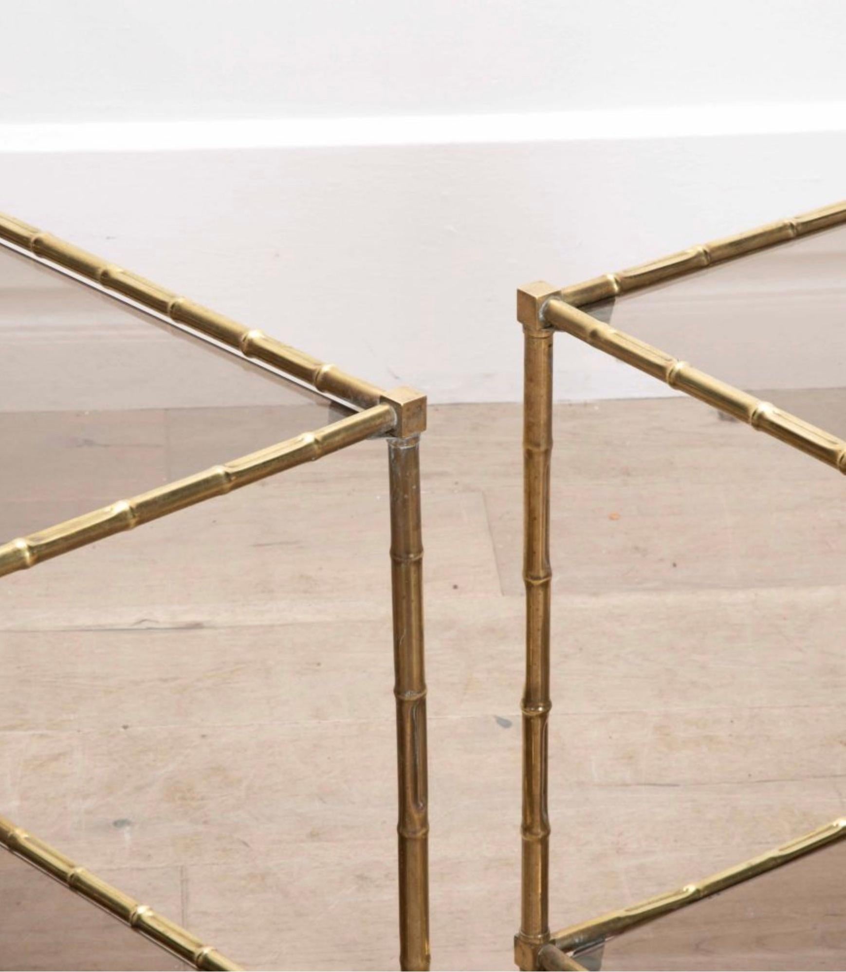 Paire de tables d'appoint françaises en faux bambou Bon état - En vente à Haywards Heath, GB