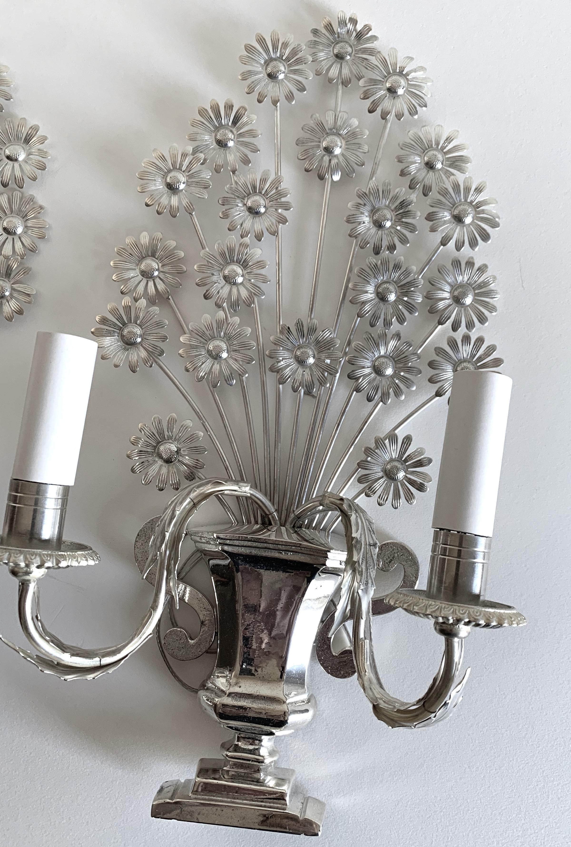 Pair of French Flower Metal Sconces In Good Condition For Sale In Stamford, CT