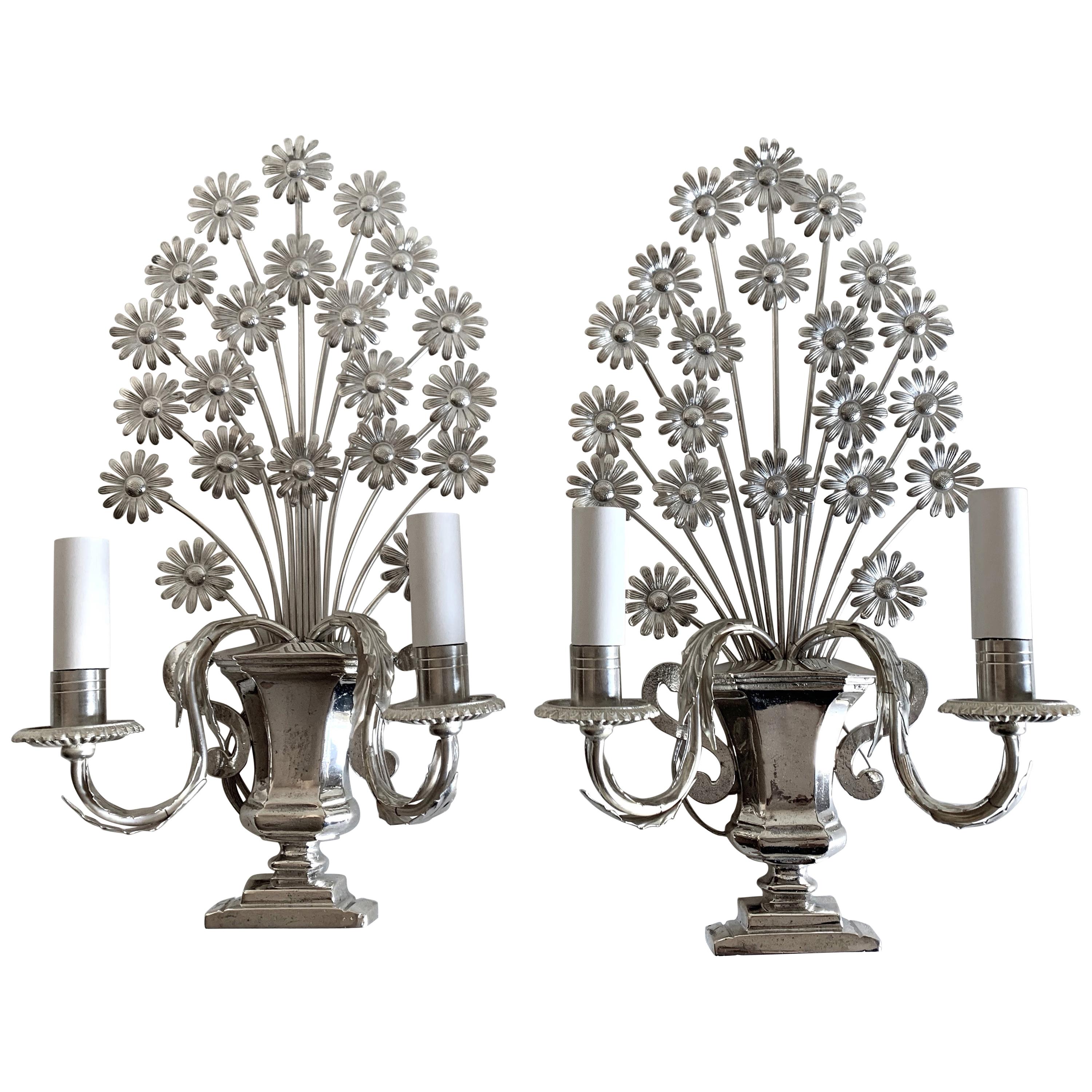 Paar französische Blumen-Metall-Wandleuchter