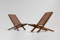 Paire de chaises pliantes françaises en teck teinté, France années 1950