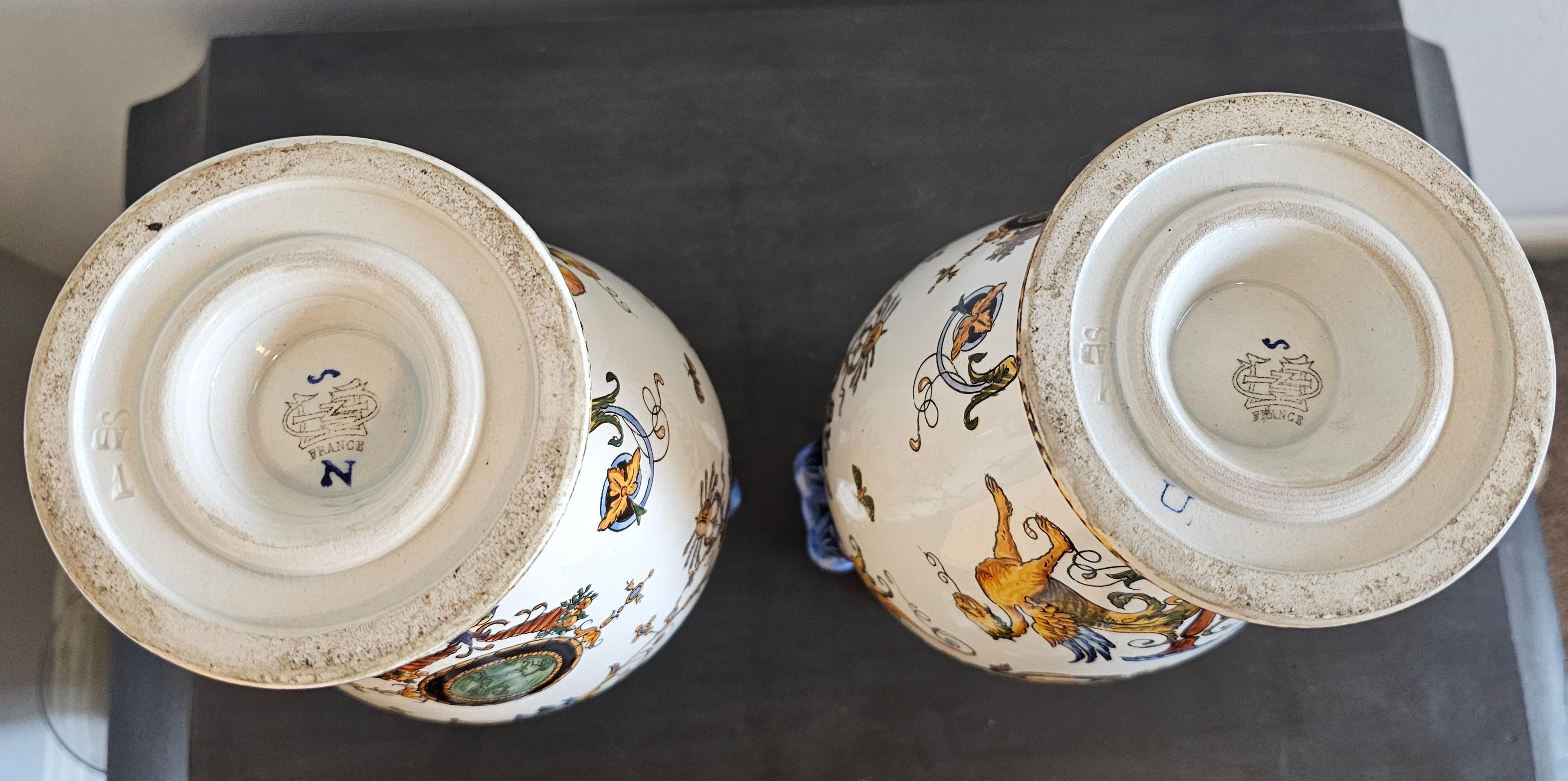 Paar französische Gien Fiance-Keramikvasen im Renaissance-Revival-Stil 10