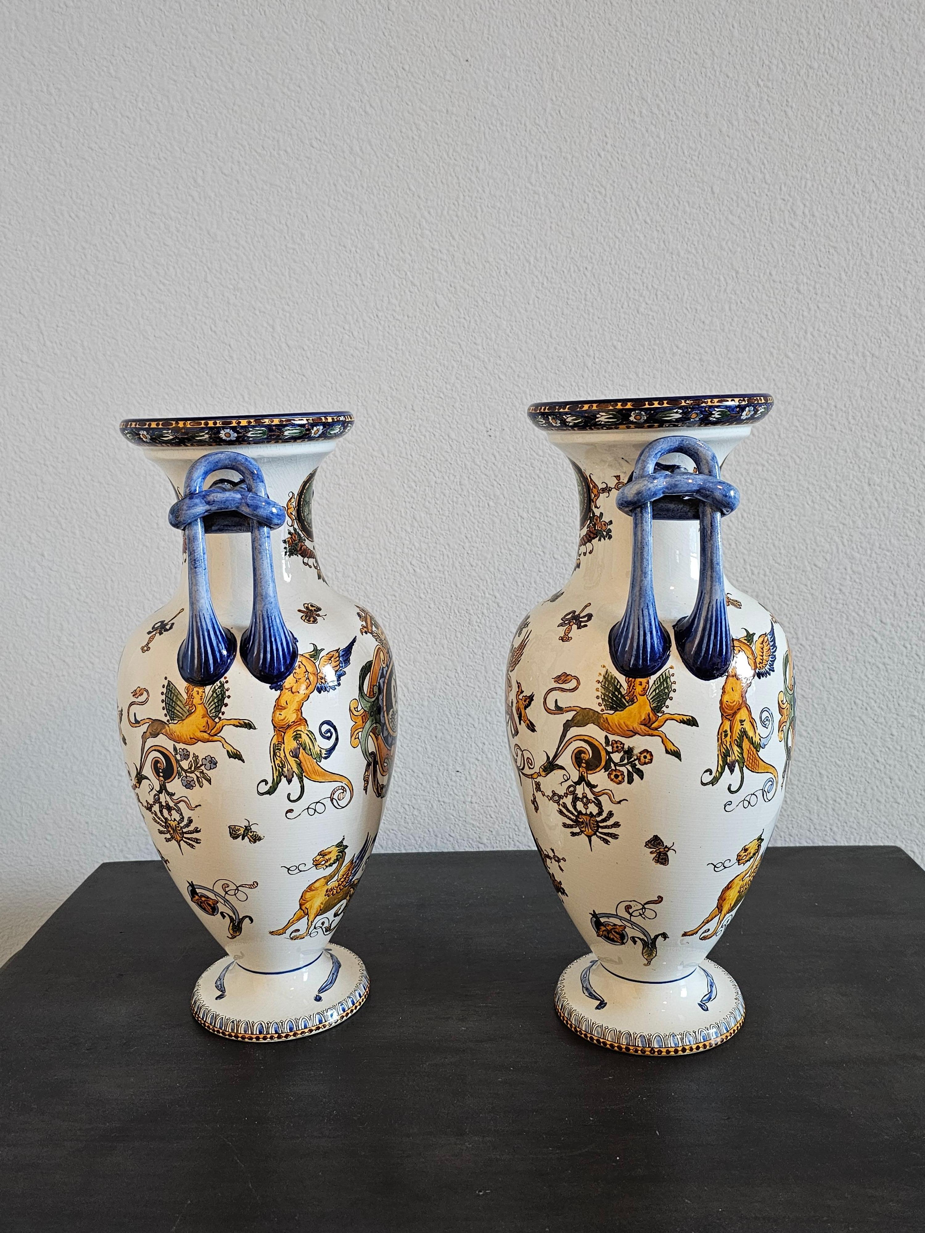XIXe siècle Paire de vases français en céramique néo-renaissance Gien Fiance en vente