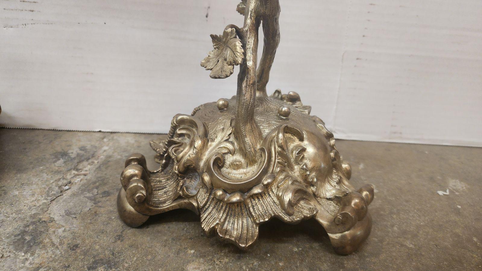 Coppia di candelabri dorati francesi in vendita 1