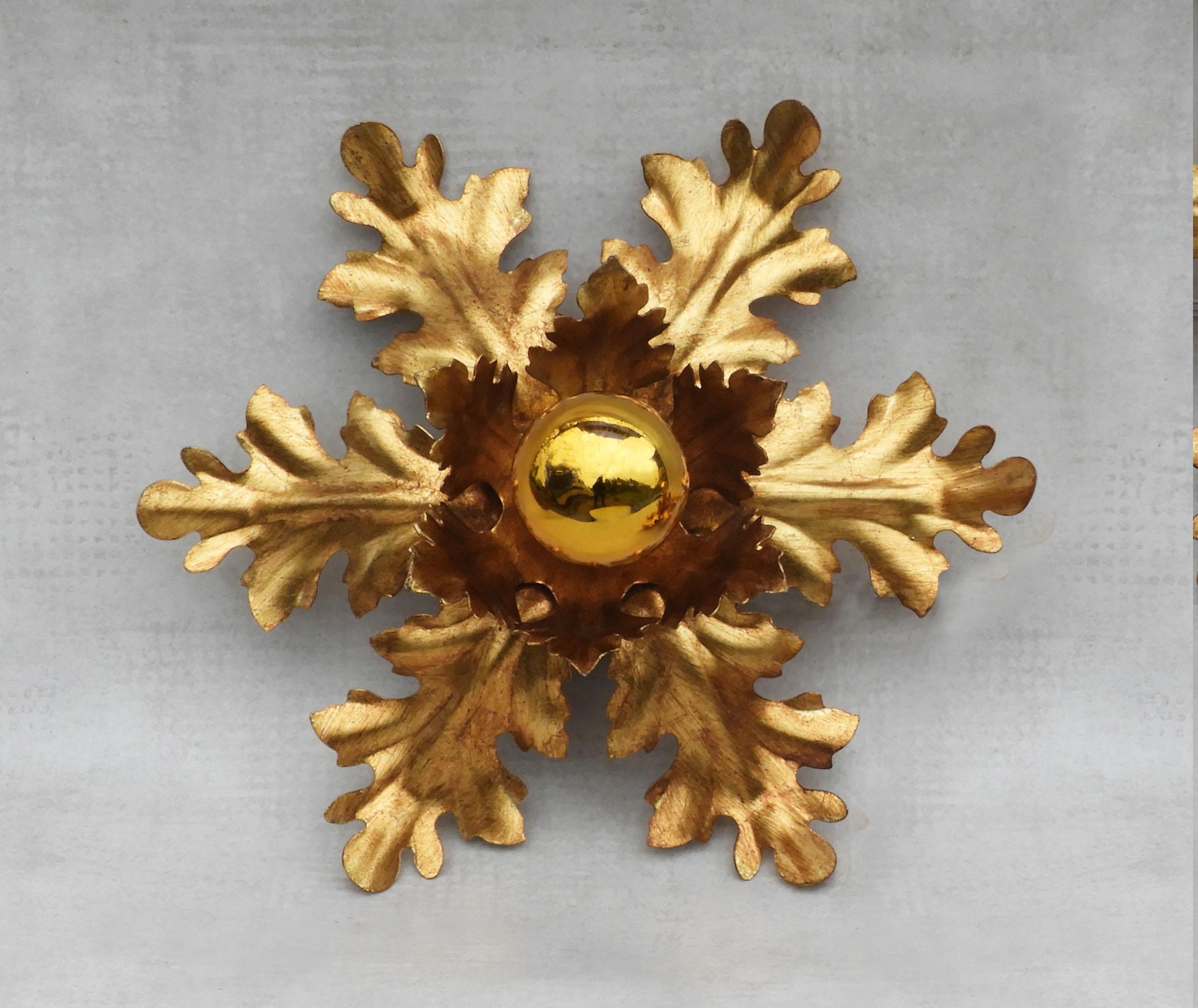 Pair of French Gilded Tole Flush Mount Ceiling Lights or Wall Light Sconces In Good Condition For Sale In Trensacq, FR