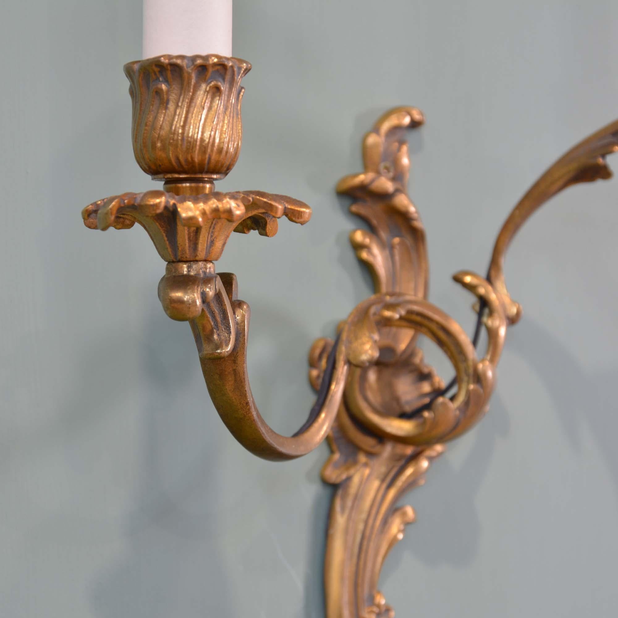 Paire d'appliques rococo en laiton doré Bon état - En vente à Castle Douglas, GB