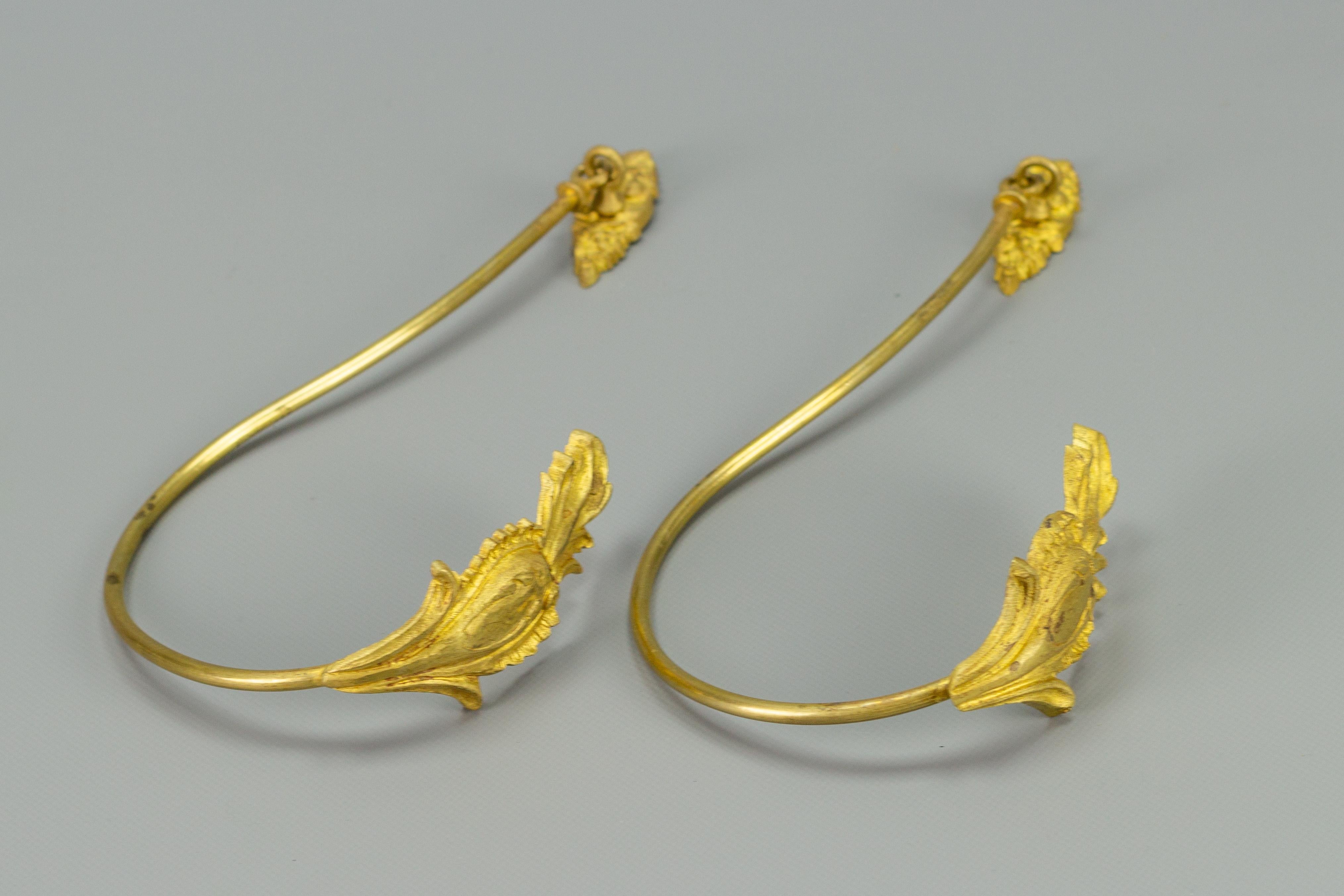 Pair of French Gilt Bronze and Brass Curtain Tiebacks or Curtain Holders In Good Condition In Barntrup, DE