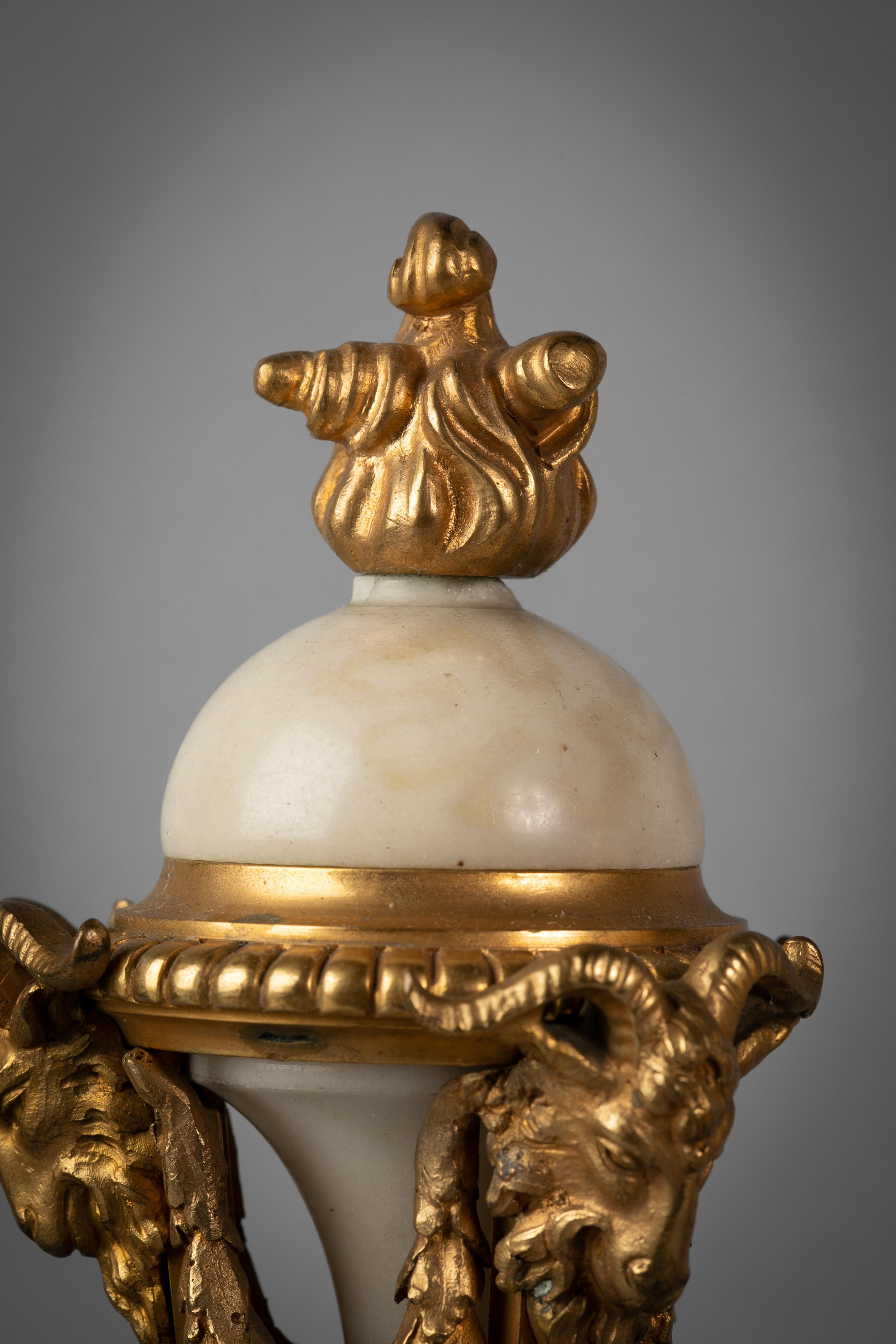 Pair of French Gilt Bronze and Marble Covered Urns, circa 1875 In Excellent Condition For Sale In New York, NY
