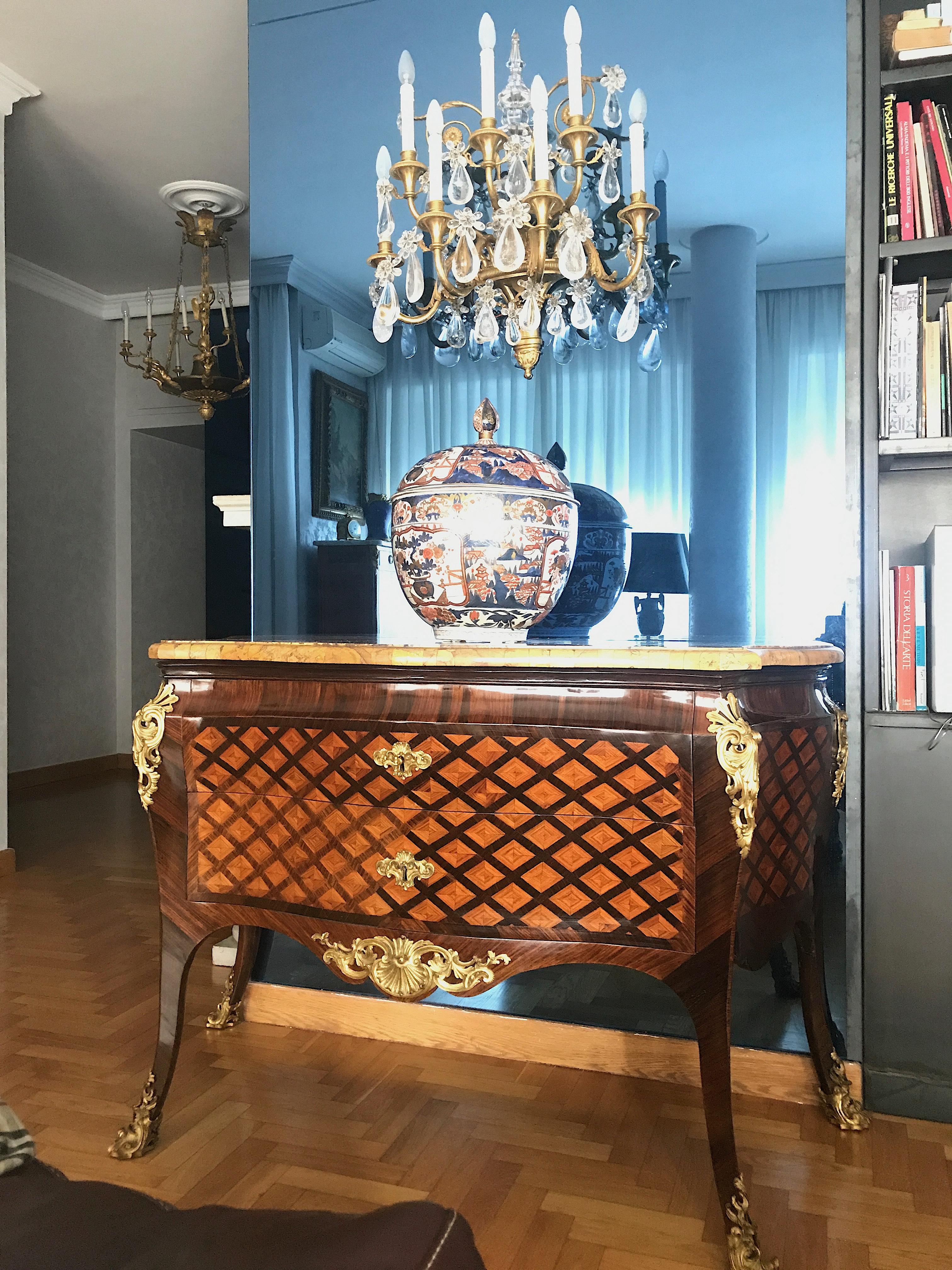 Coppia di applique francesi in bronzo dorato e cristallo di rocca Neoclassico in vendita 6