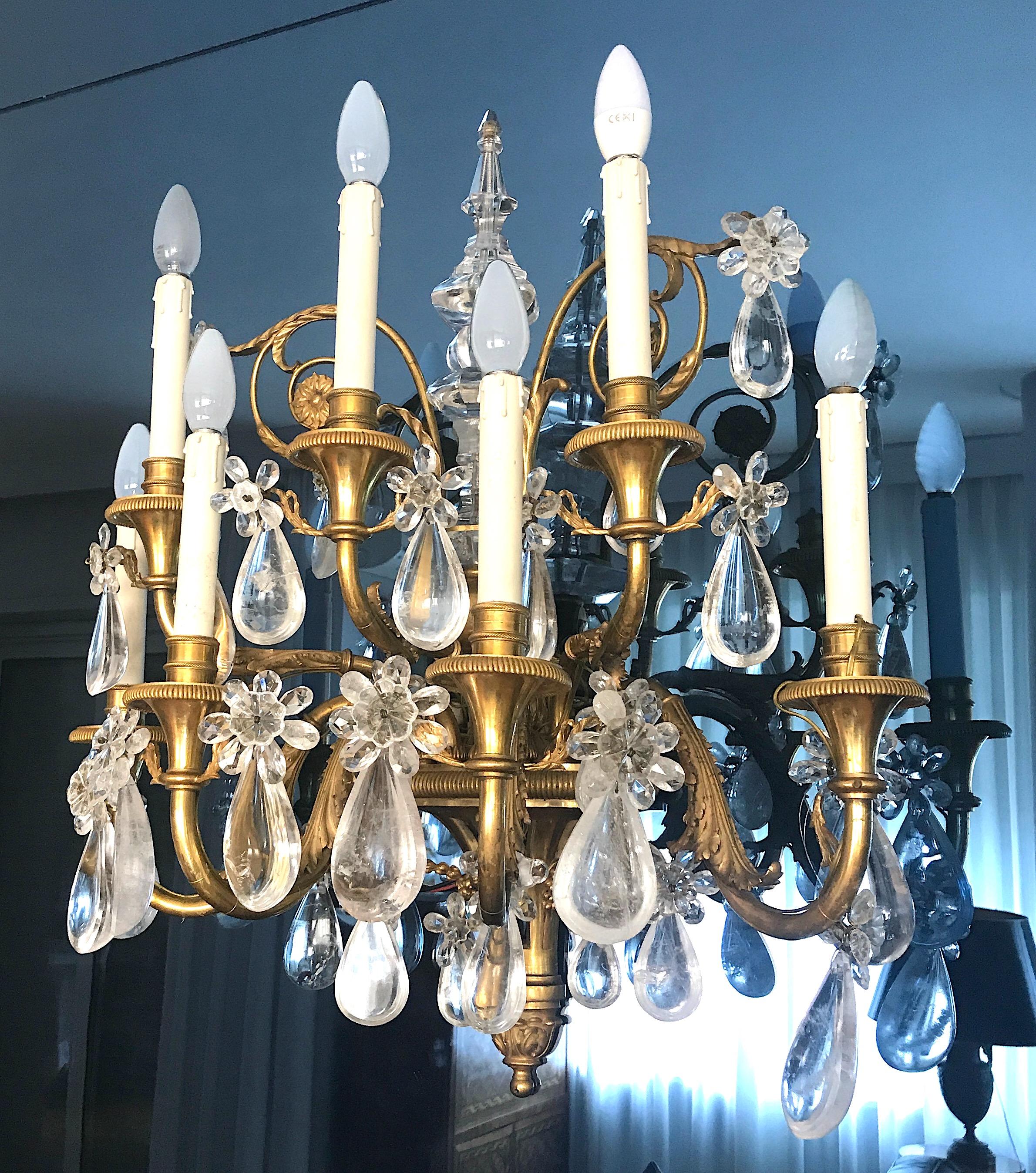 XIX secolo Coppia di applique francesi in bronzo dorato e cristallo di rocca Neoclassico in vendita