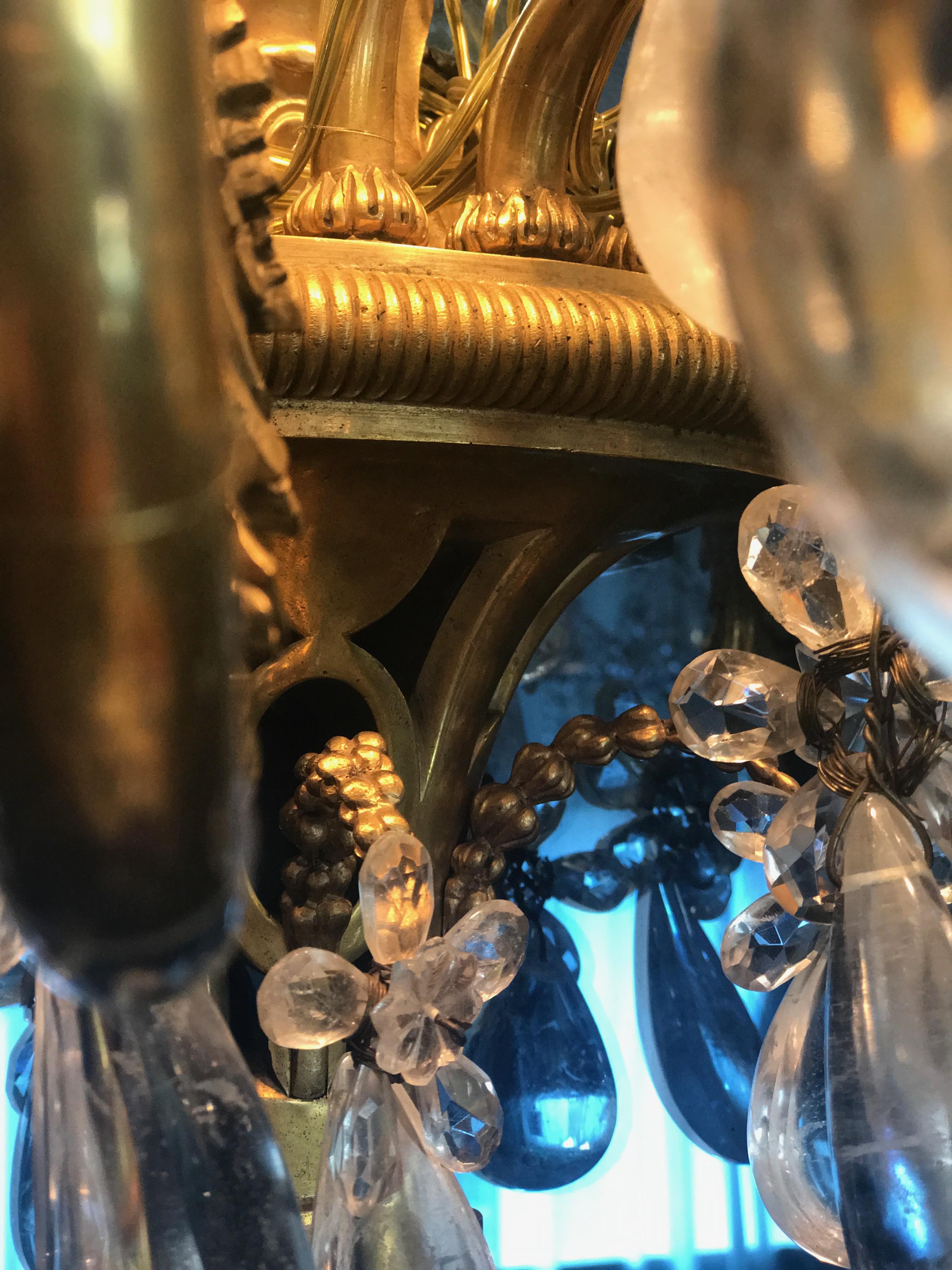 Coppia di applique francesi in bronzo dorato e cristallo di rocca Neoclassico in vendita 2