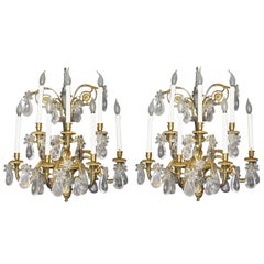 Pareja de apliques o candelabros neoclásicos franceses de bronce dorado y cristal de roca